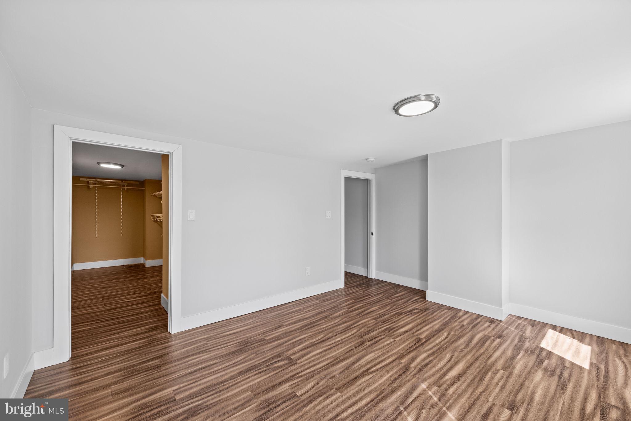 EAST KENSINGTON - Residential