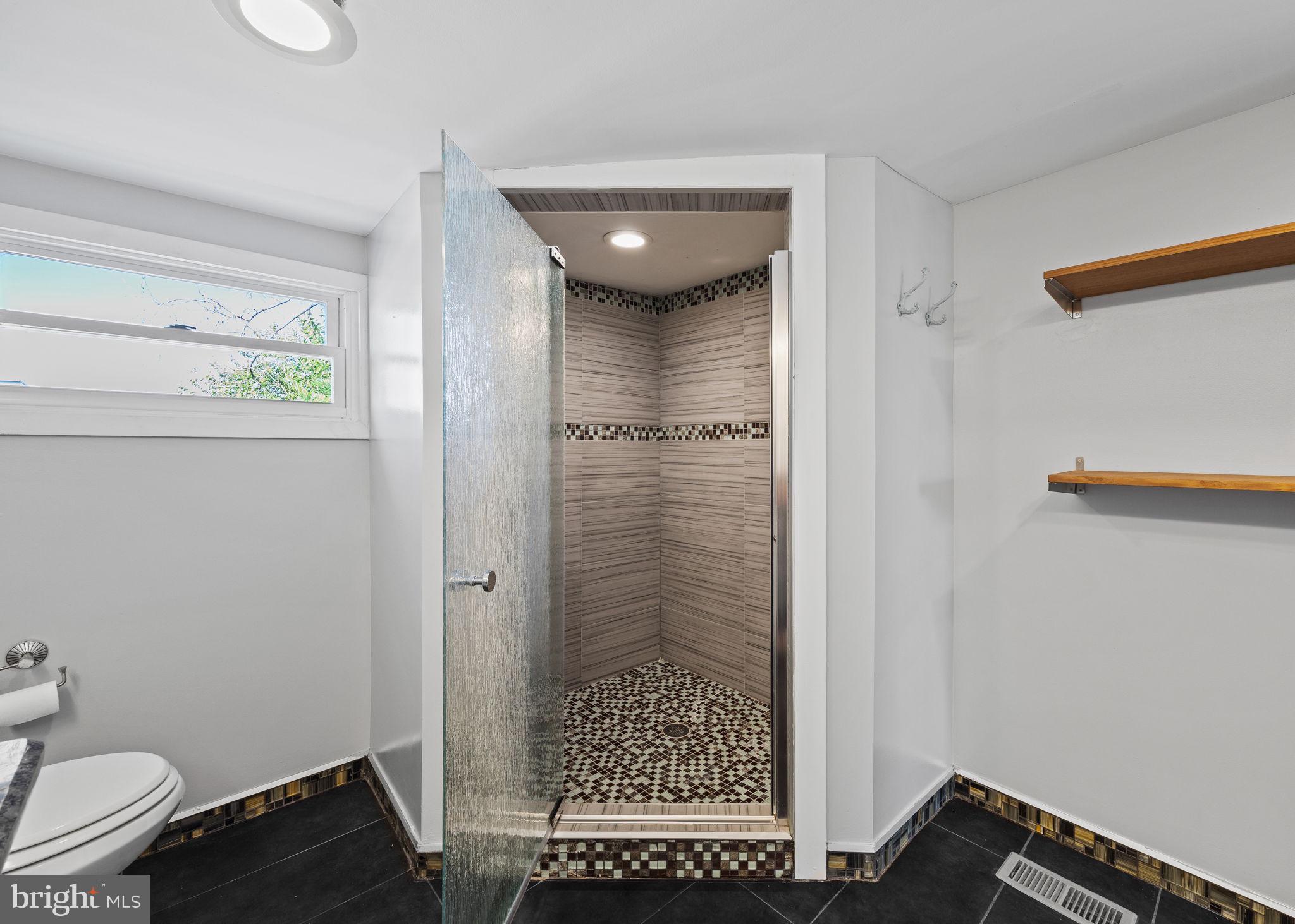 EAST KENSINGTON - Residential