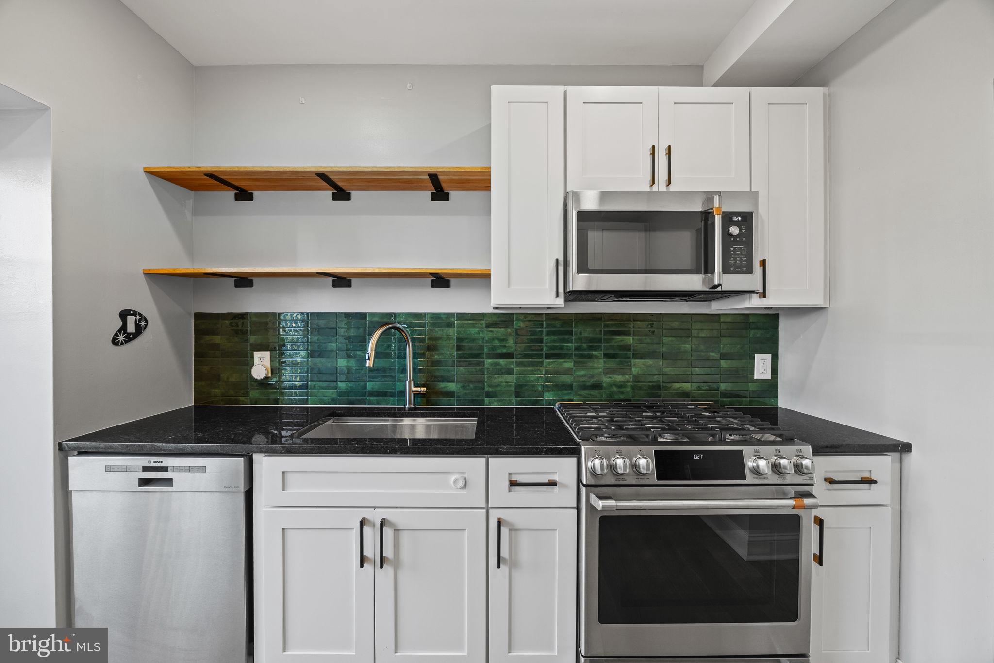 EAST KENSINGTON - Residential