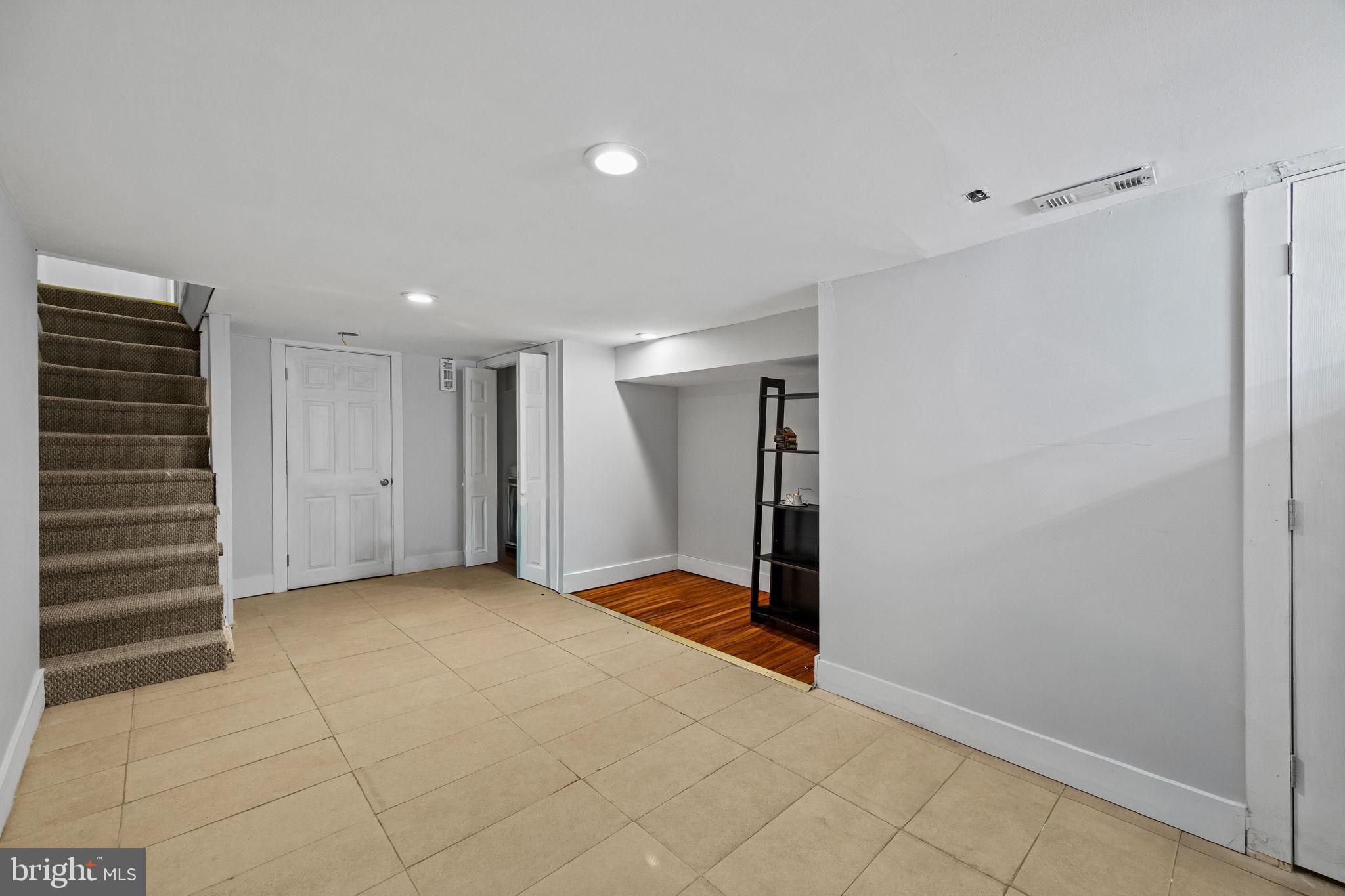 EAST KENSINGTON - Residential