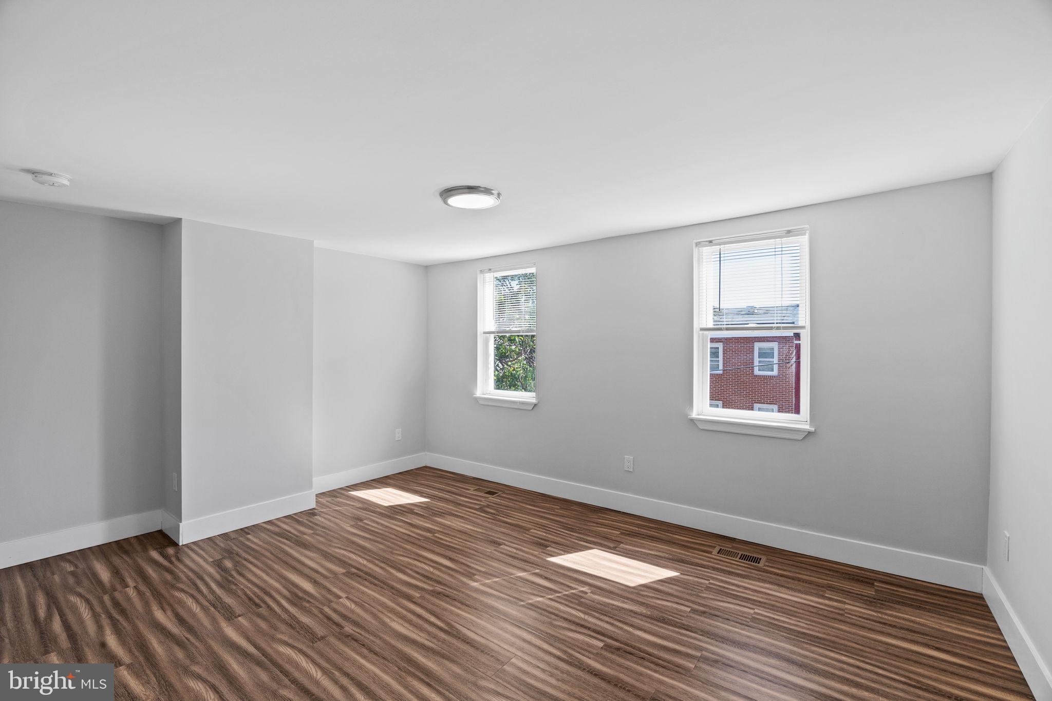 EAST KENSINGTON - Residential