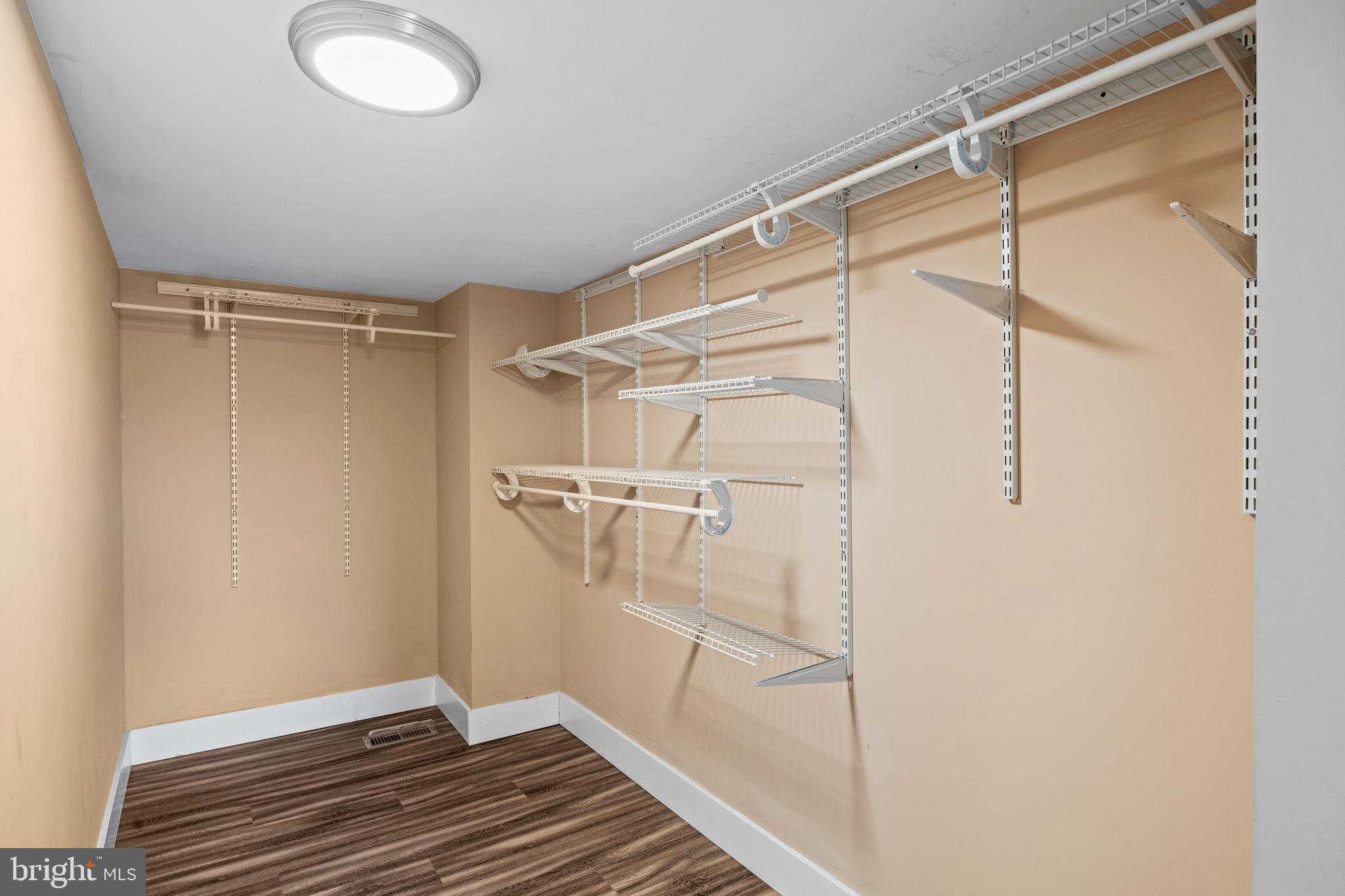 EAST KENSINGTON - Residential