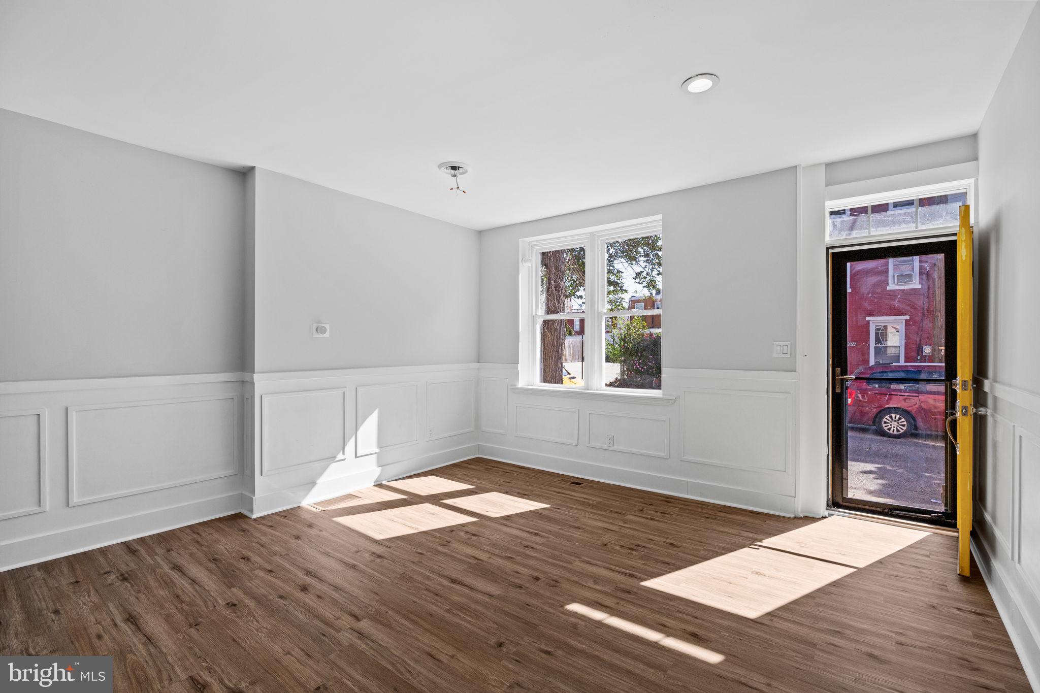 EAST KENSINGTON - Residential