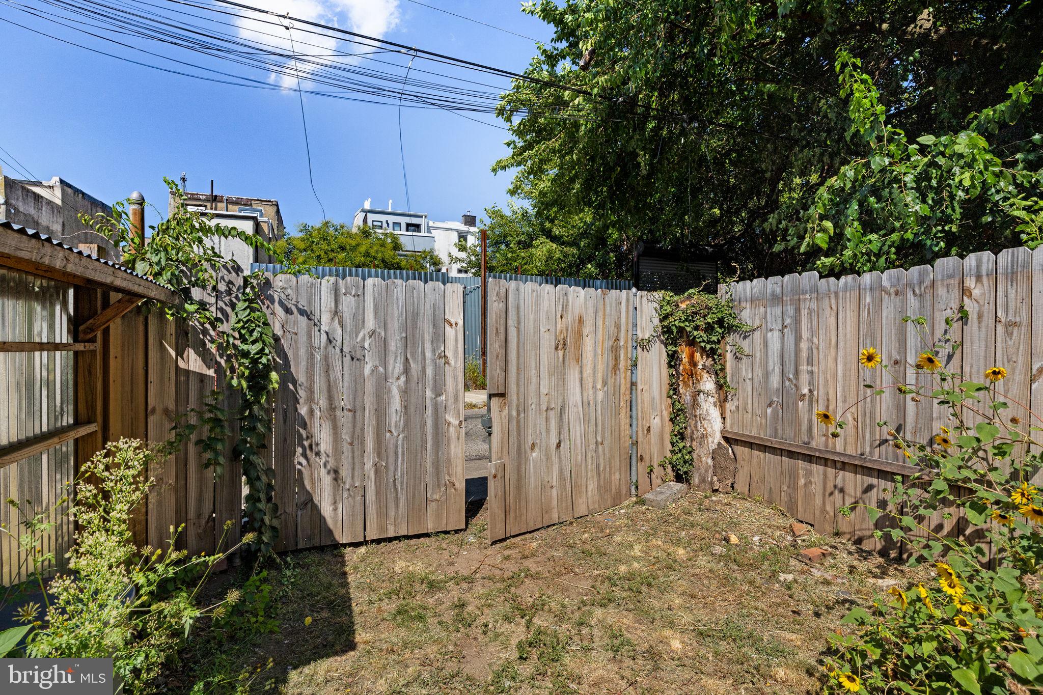 EAST KENSINGTON - Residential