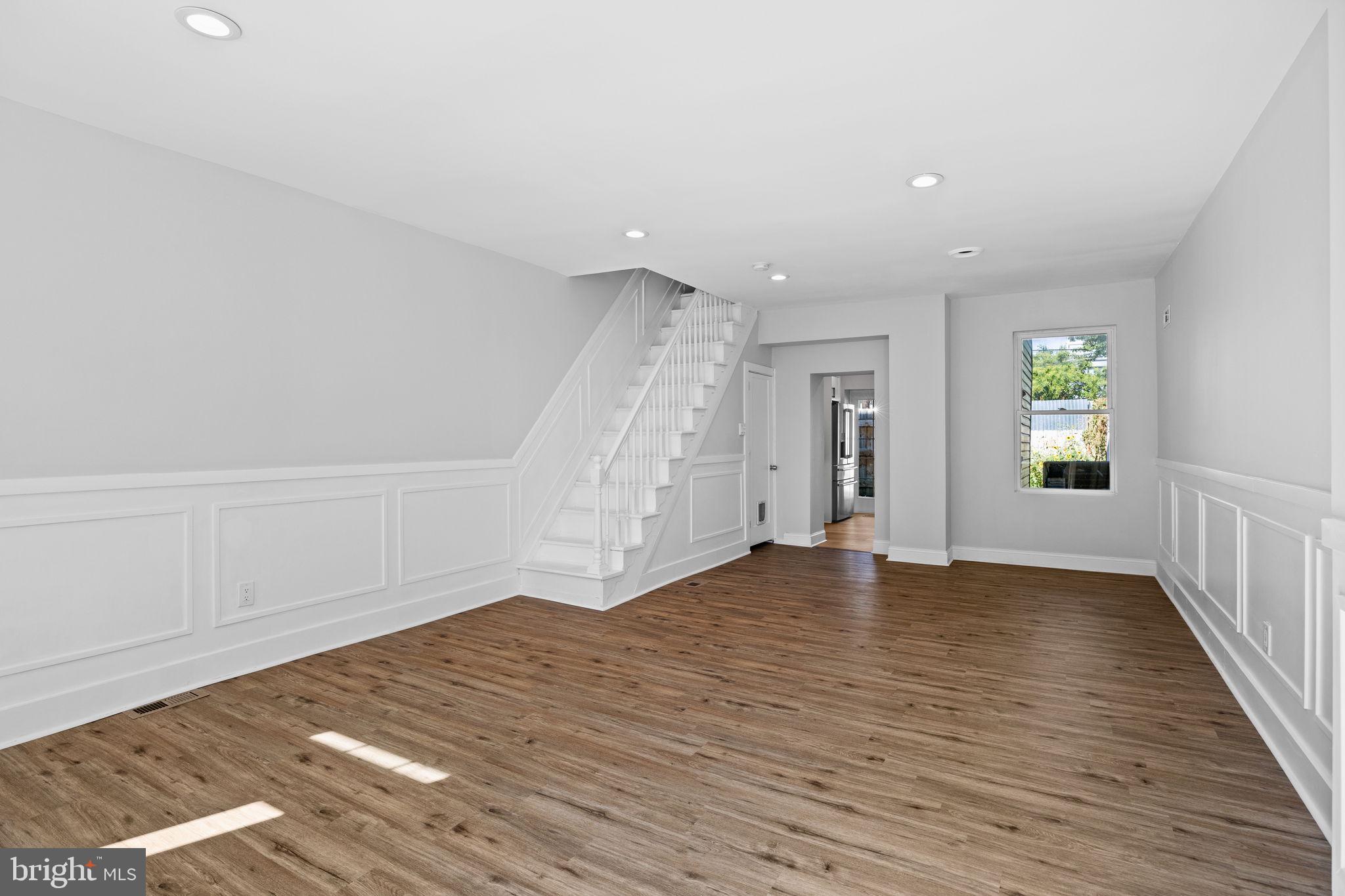 EAST KENSINGTON - Residential