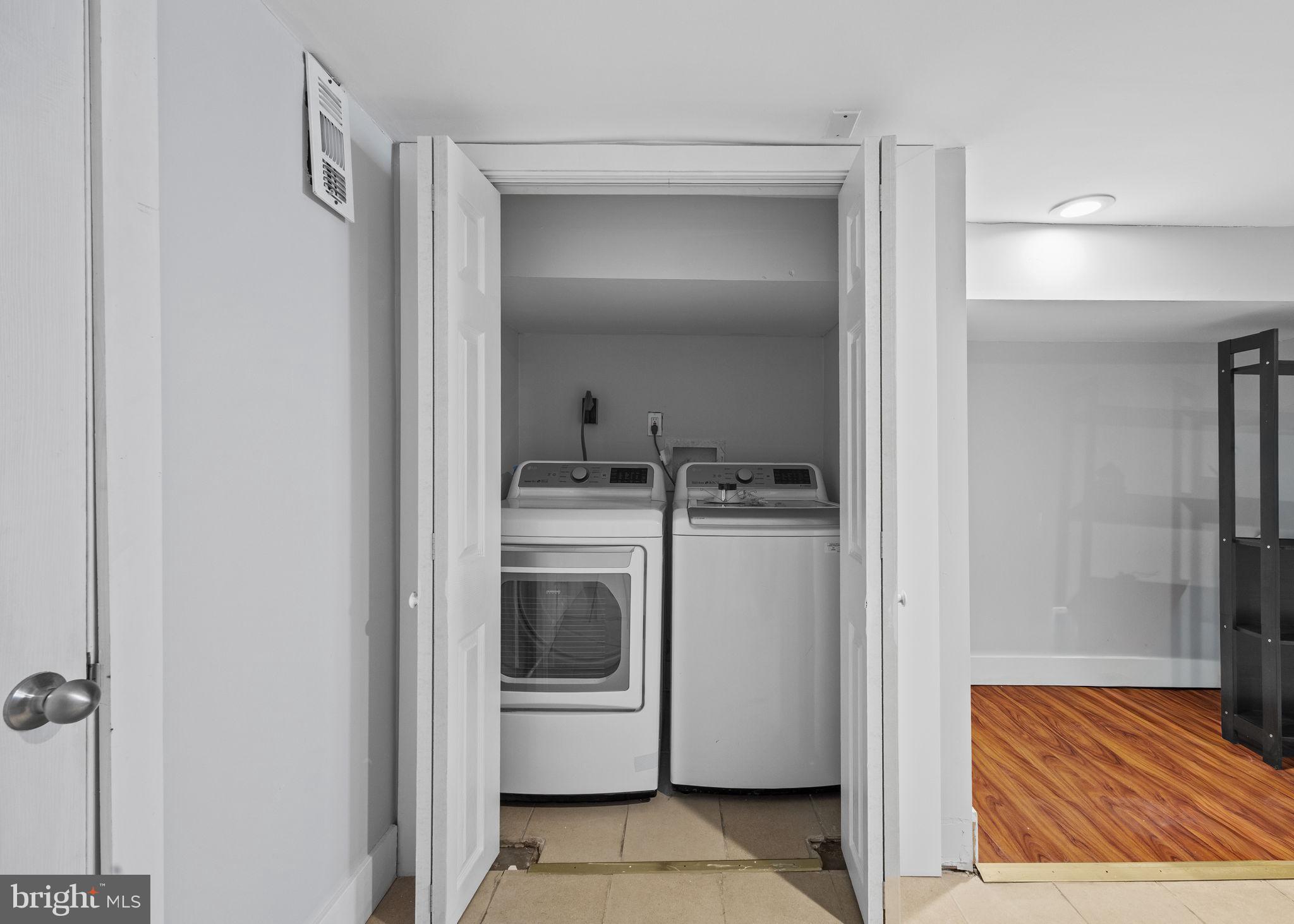 EAST KENSINGTON - Residential