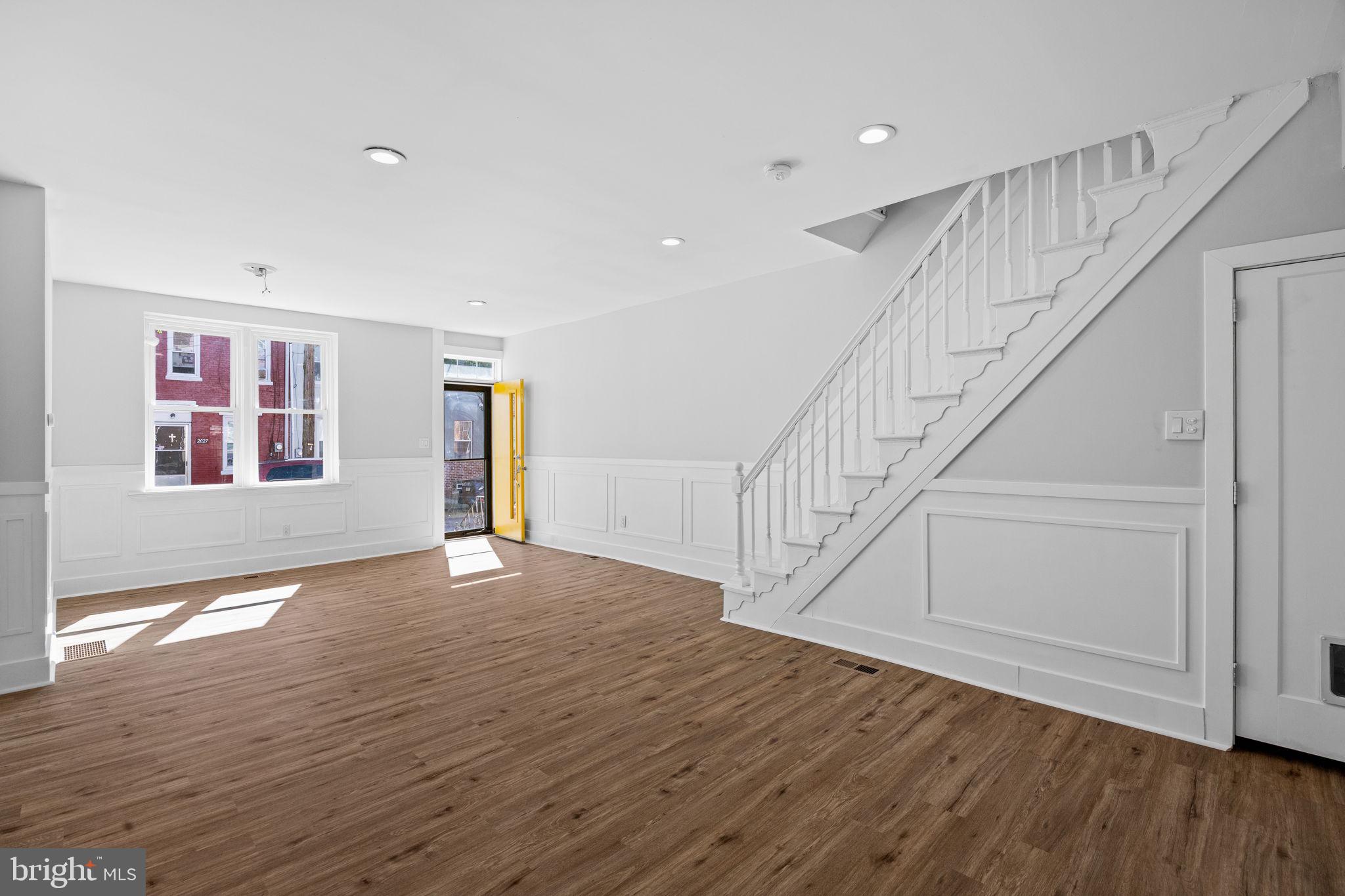 EAST KENSINGTON - Residential