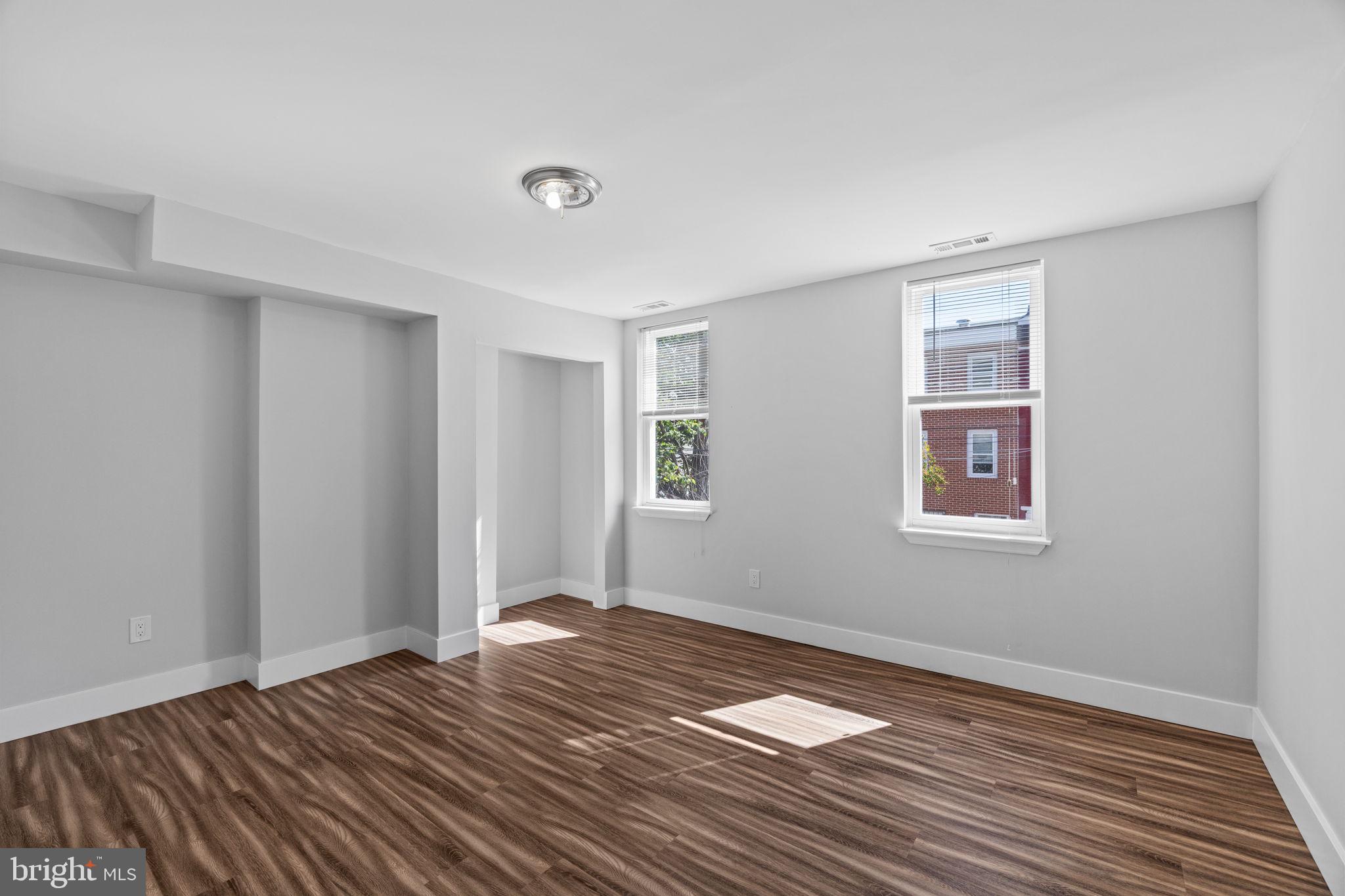 EAST KENSINGTON - Residential