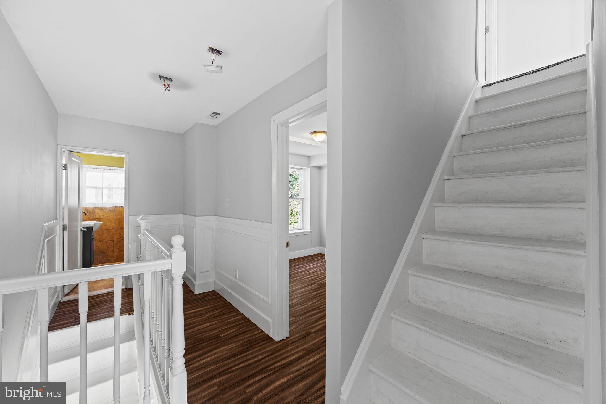 EAST KENSINGTON - Residential