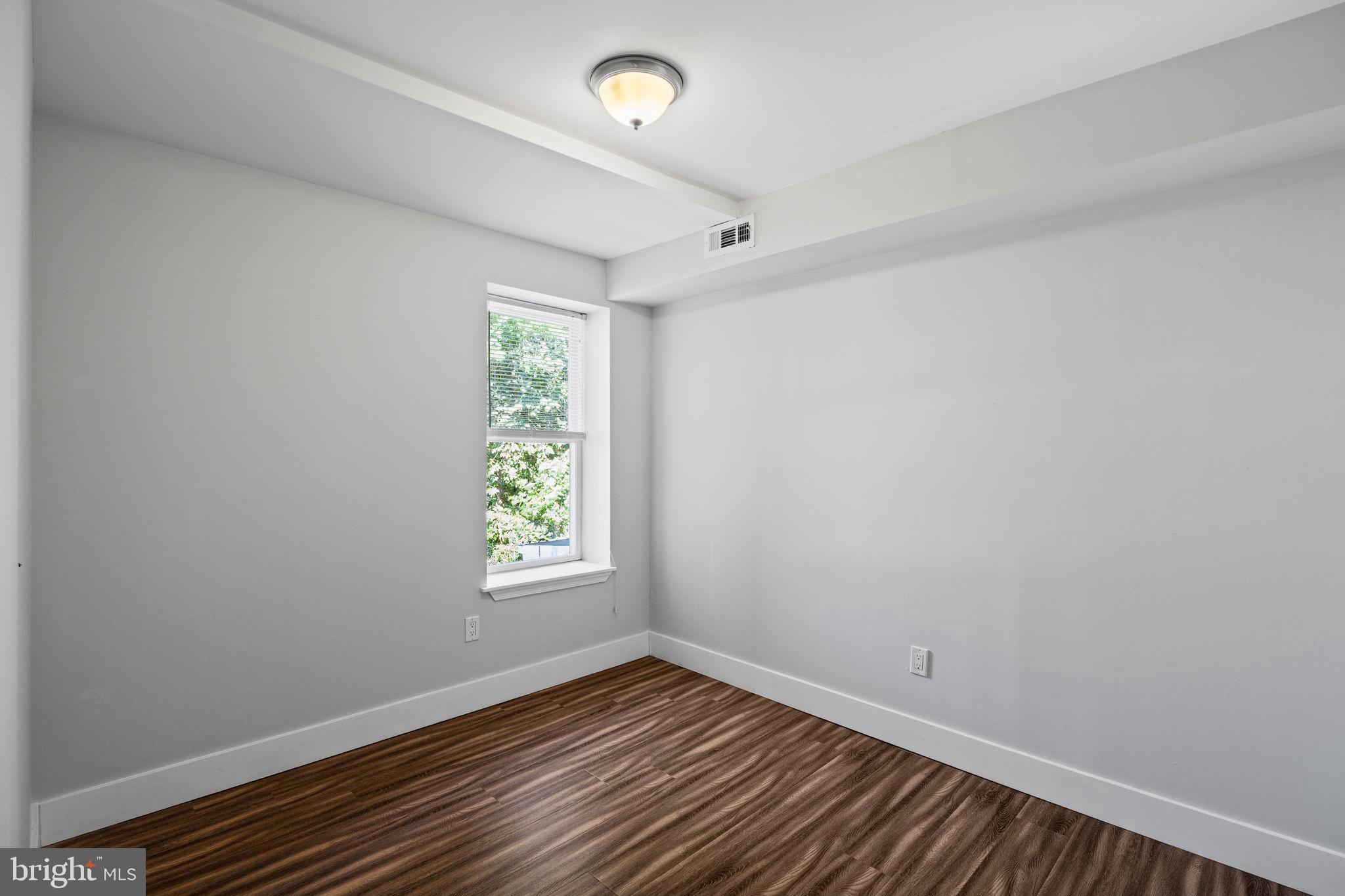 EAST KENSINGTON - Residential