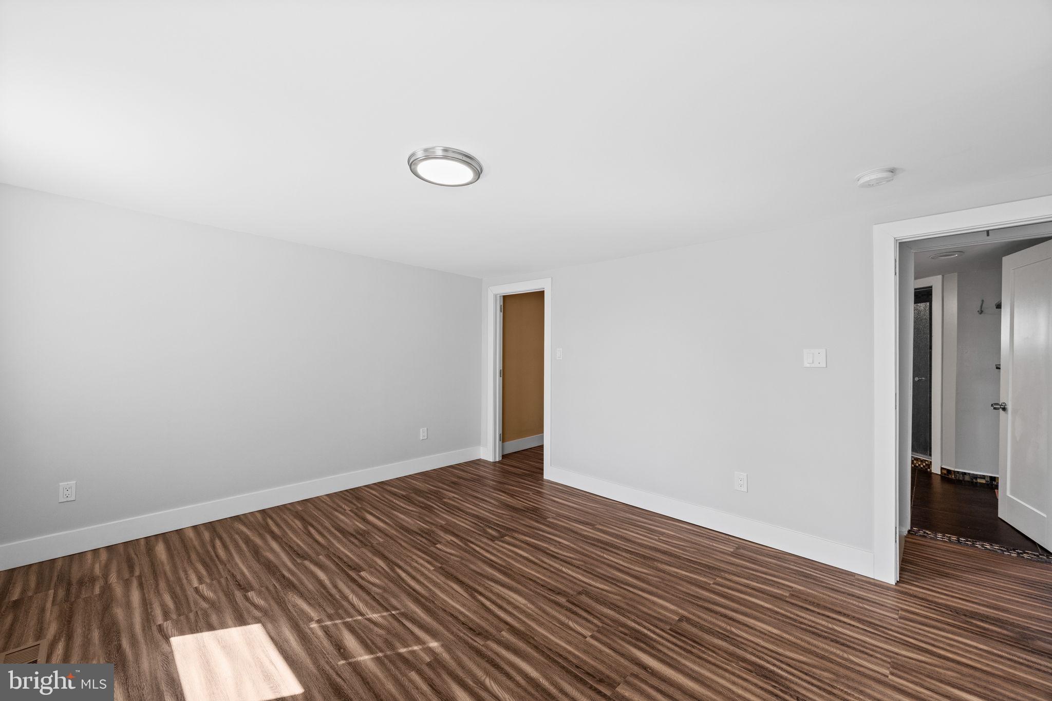 EAST KENSINGTON - Residential