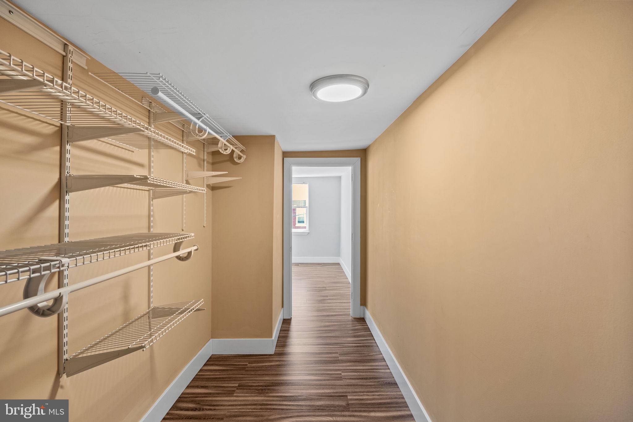 EAST KENSINGTON - Residential