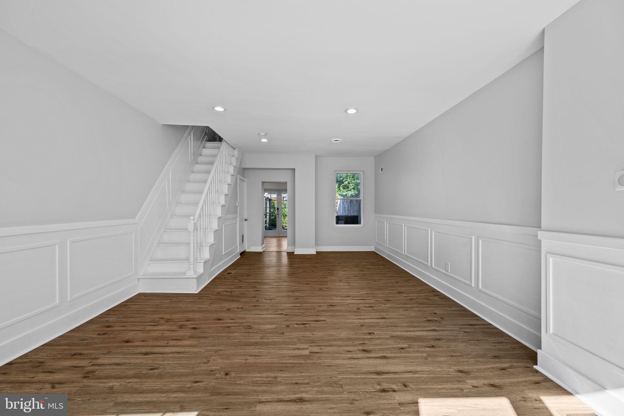 EAST KENSINGTON - Residential