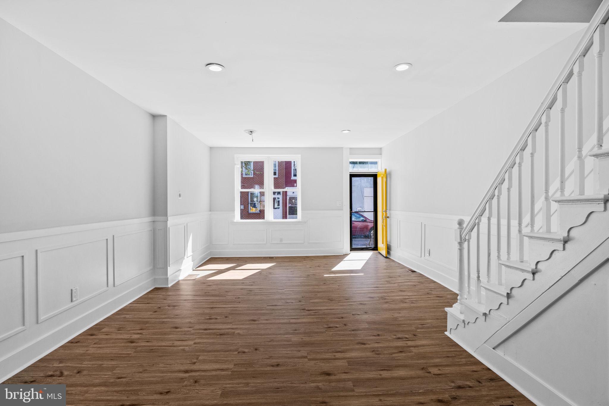 EAST KENSINGTON - Residential