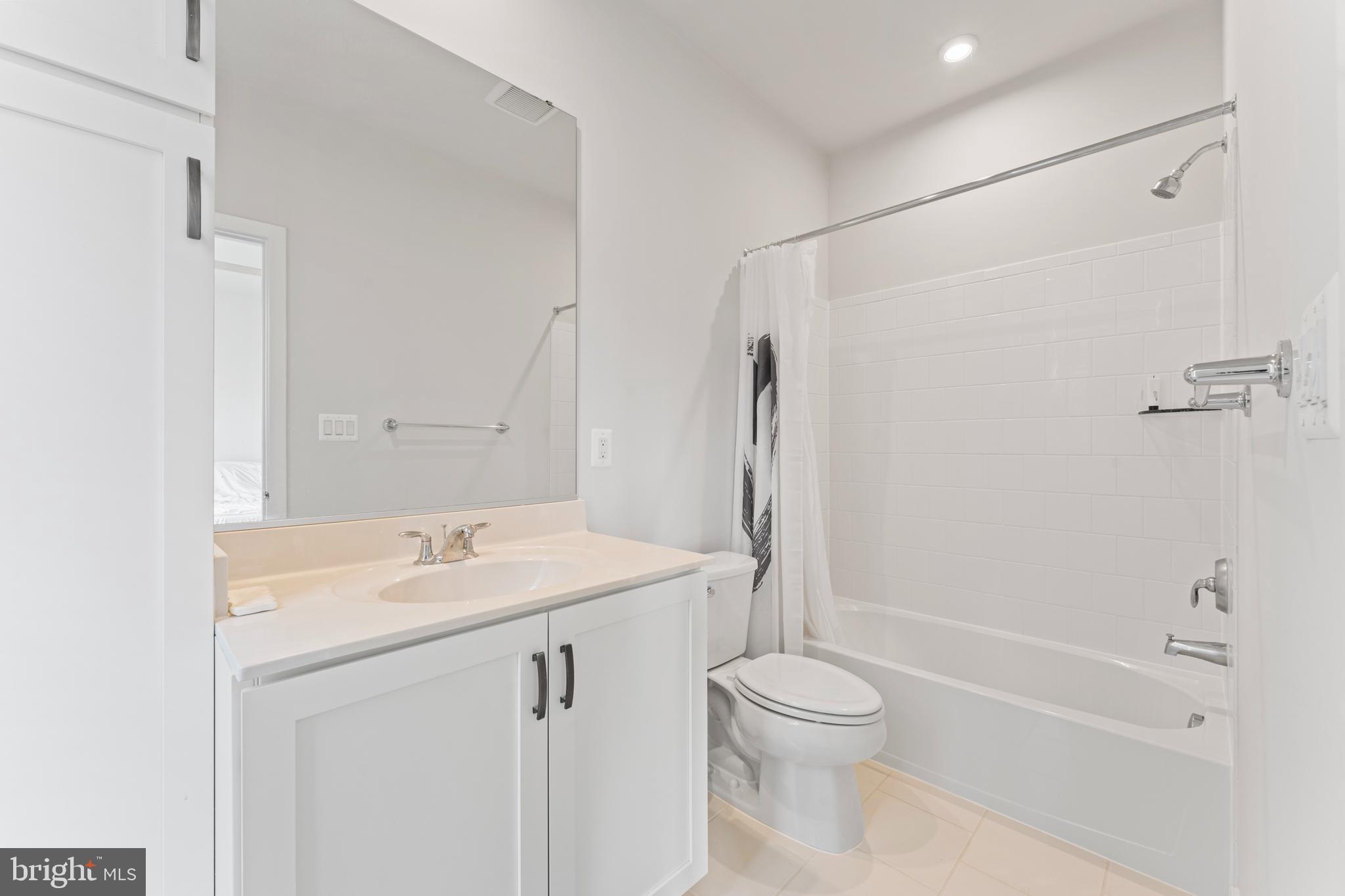 COMMONWEALTH PLACE AT WESTFIELDS - Residential