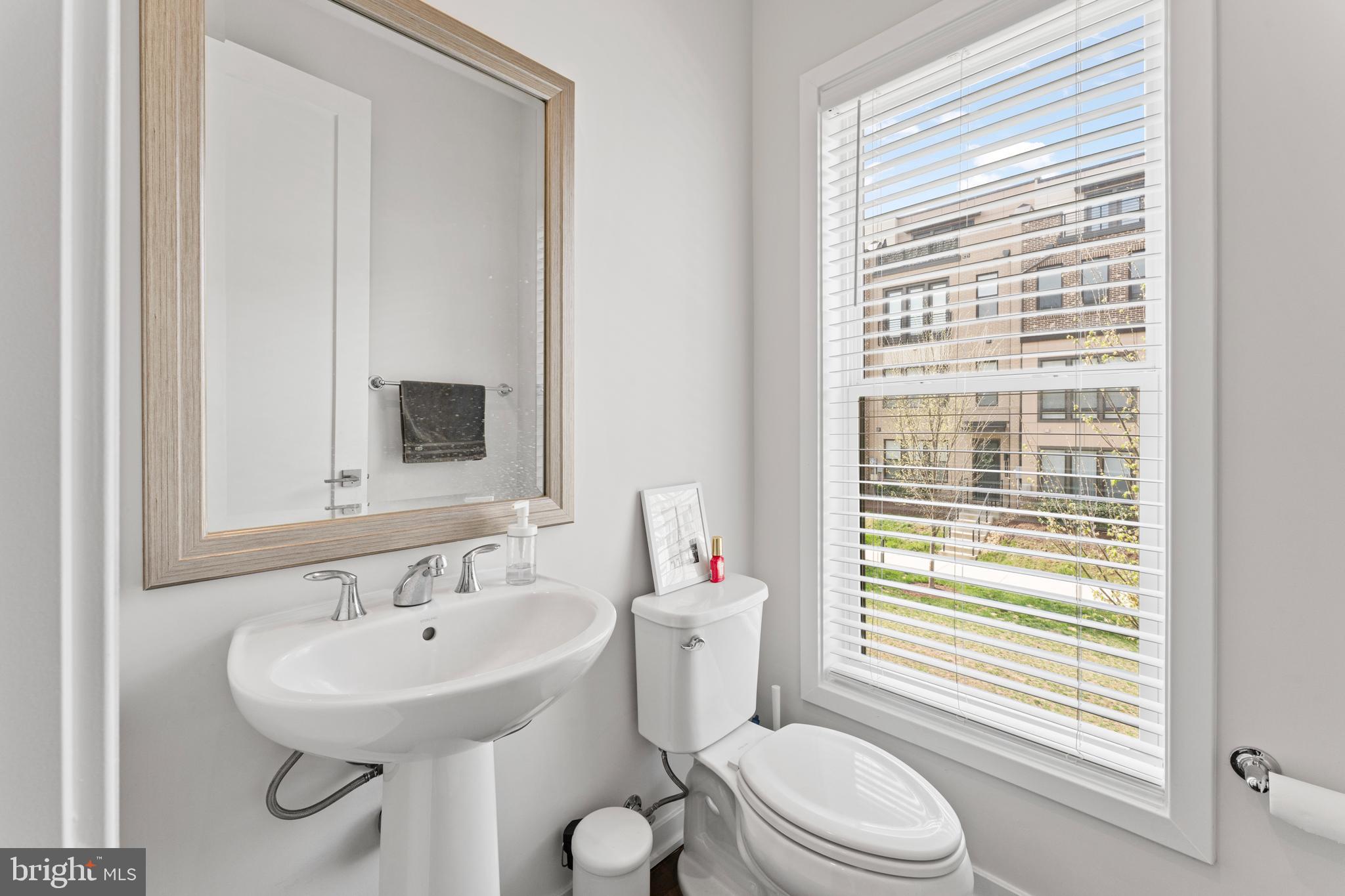 COMMONWEALTH PLACE AT WESTFIELDS - Residential