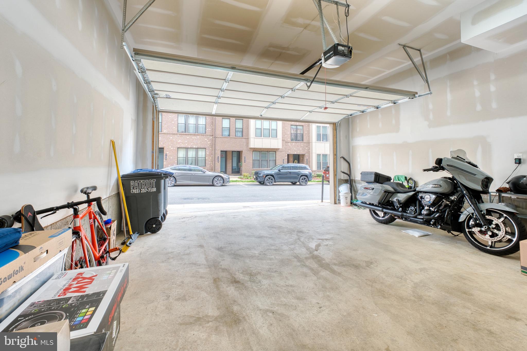 COMMONWEALTH PLACE AT WESTFIELDS - Residential