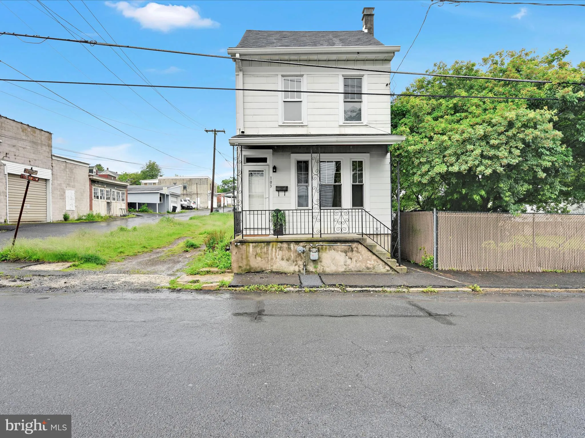 Pottsville, Pennsylvania 17901, United States, 3 Bedrooms Bedrooms, ,1 BathroomBathrooms,Residential,Contingent,143023