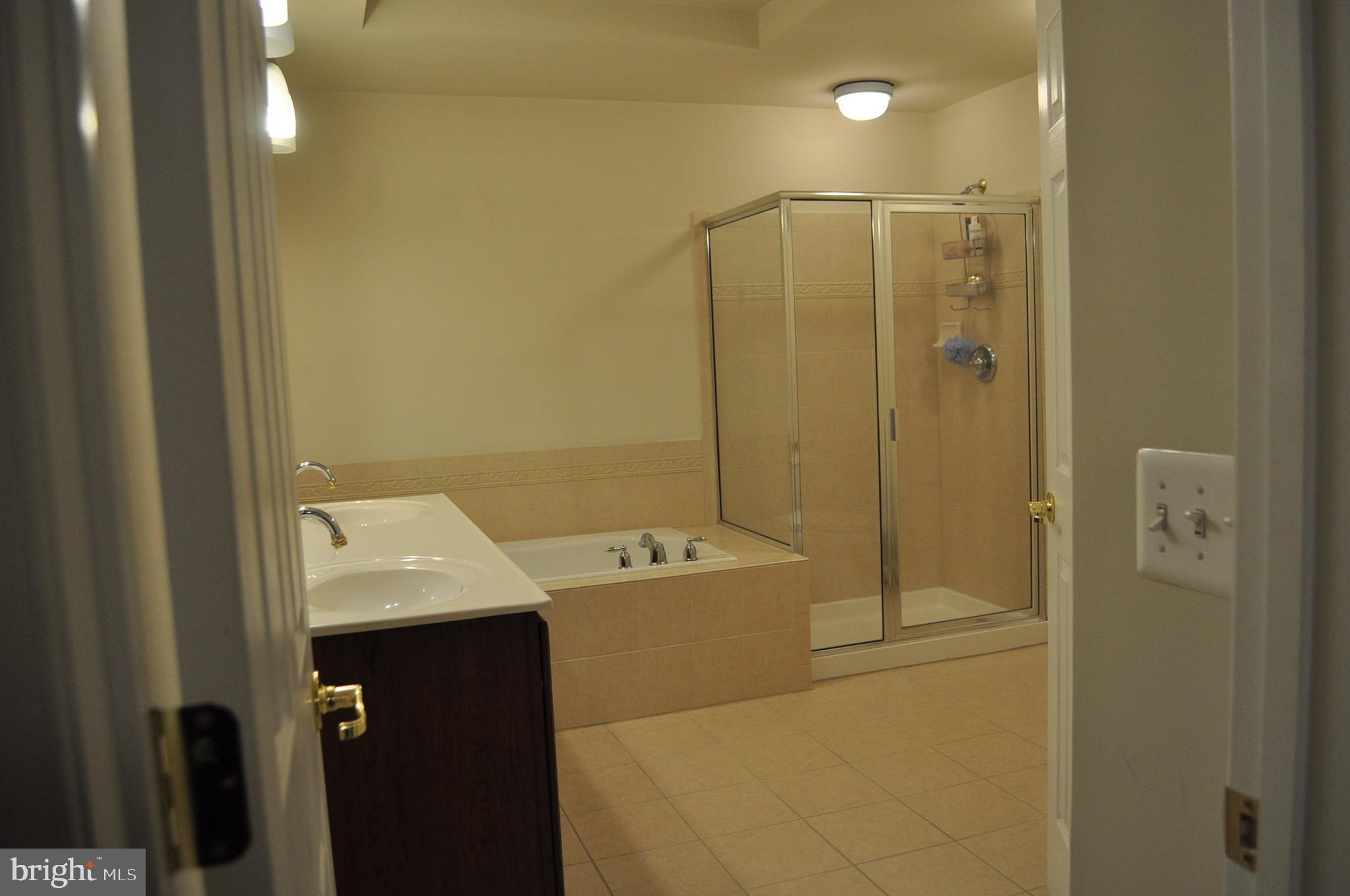 GROVETON WOODS - Residential