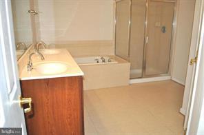 GROVETON WOODS - Residential