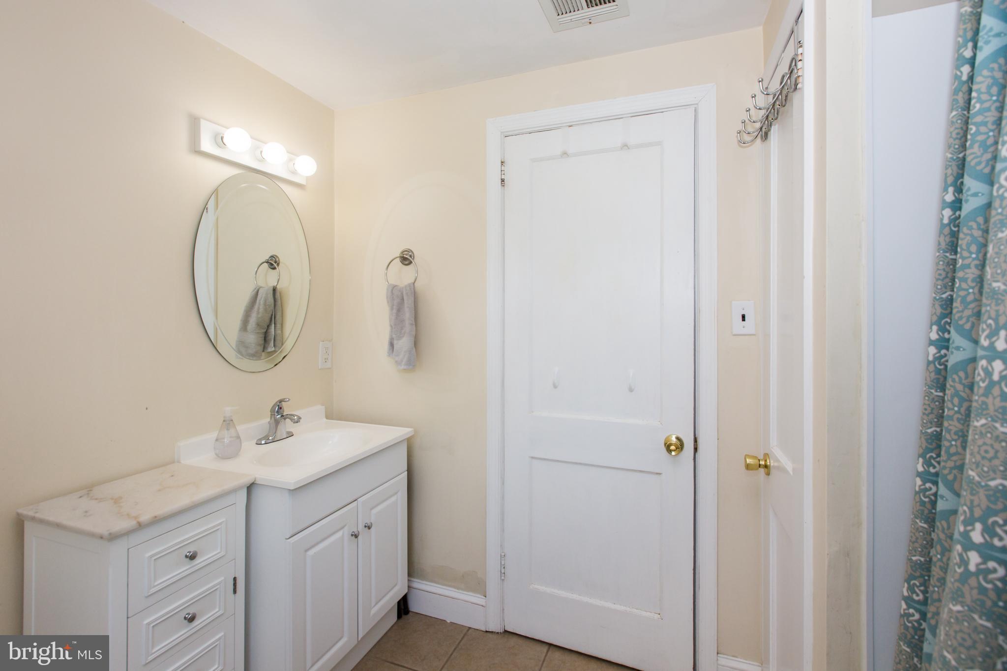 MONTGOMERY HILL - Residential