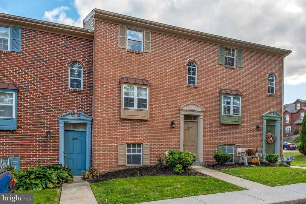 Photo of 367 Weldon Drive, YORK, PA 17404 (MLS # PAYK2091698)