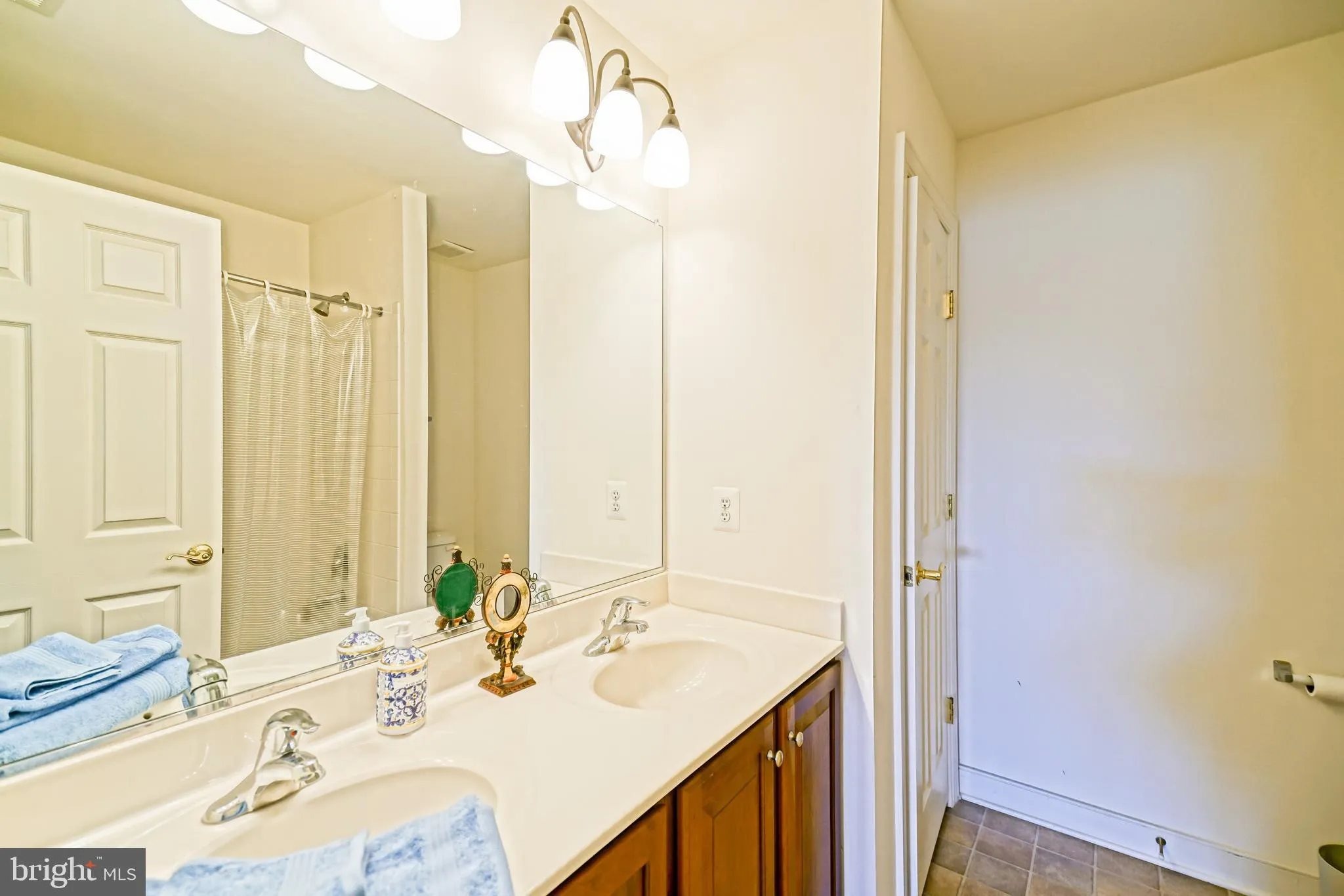 Lewes, Delaware 19958, United States, 4 Bedrooms Bedrooms, ,4 BathroomsBathrooms,Residential,Active,202728