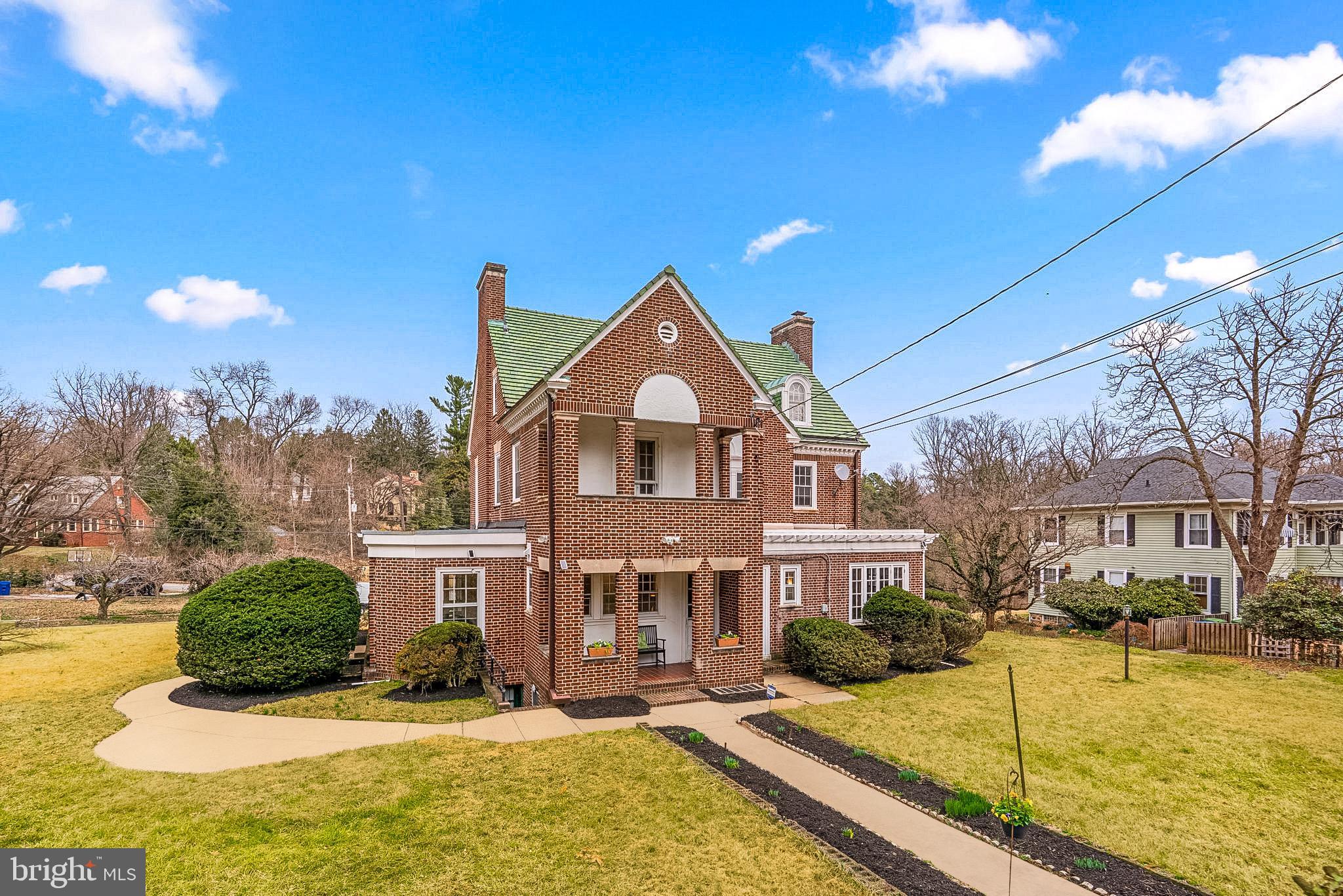 TEN HILLS - Residential