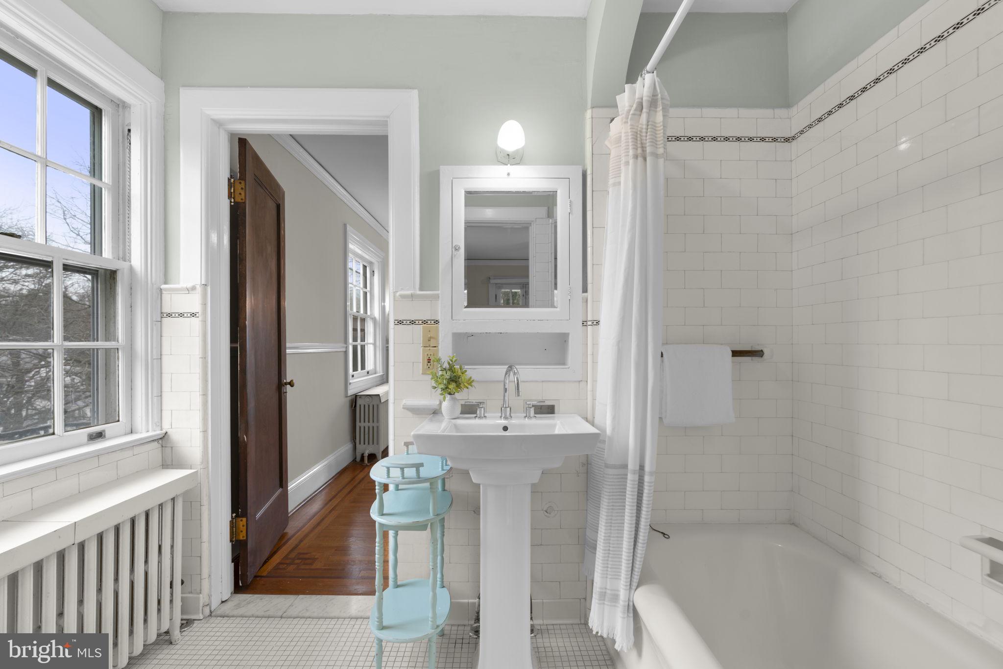 TEN HILLS - Residential