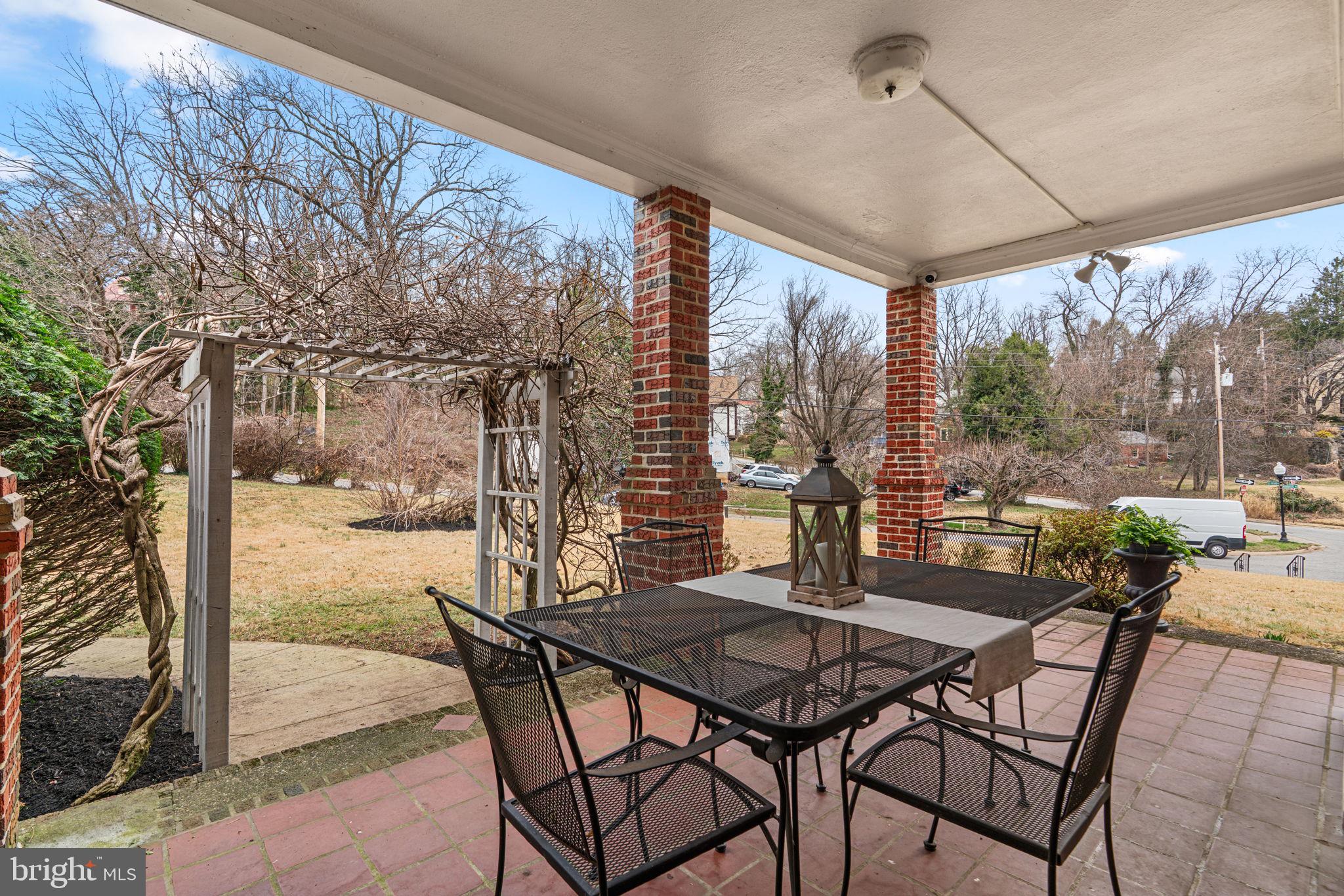 TEN HILLS - Residential