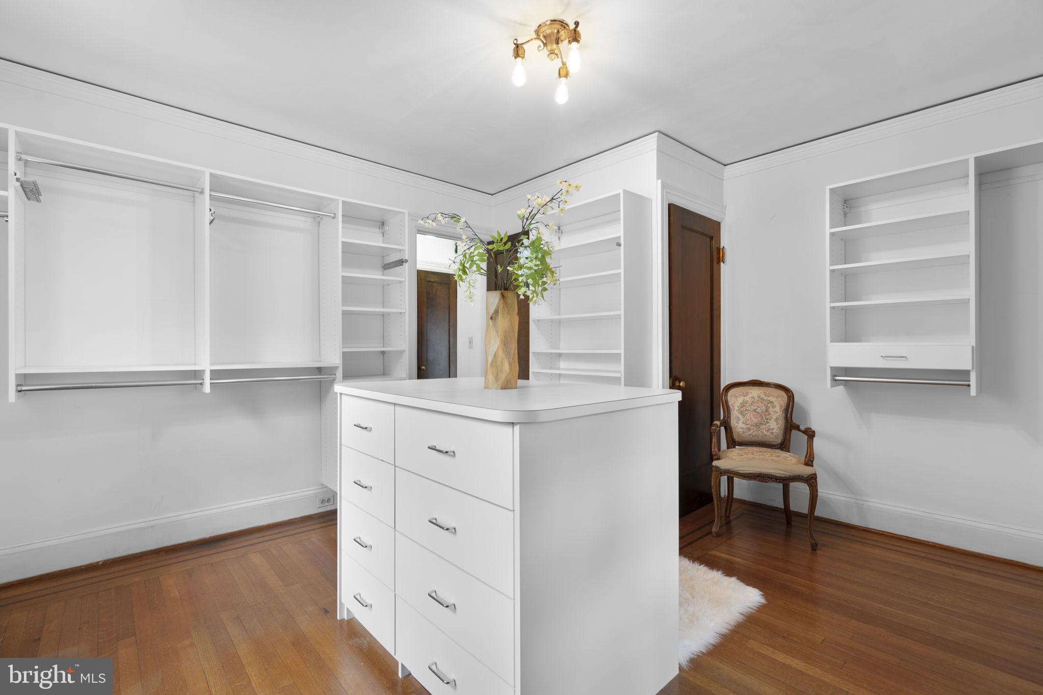 TEN HILLS - Residential