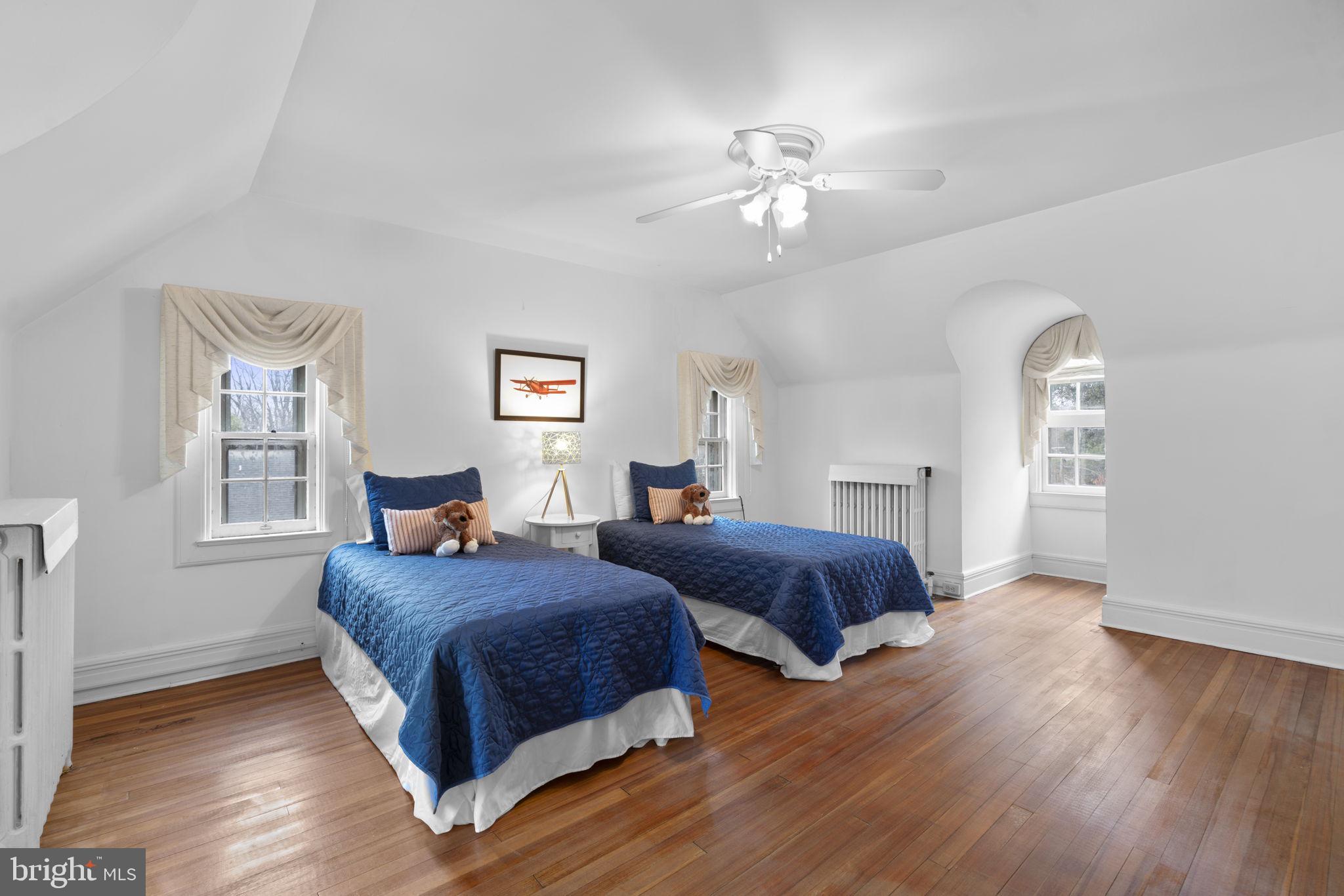 TEN HILLS - Residential