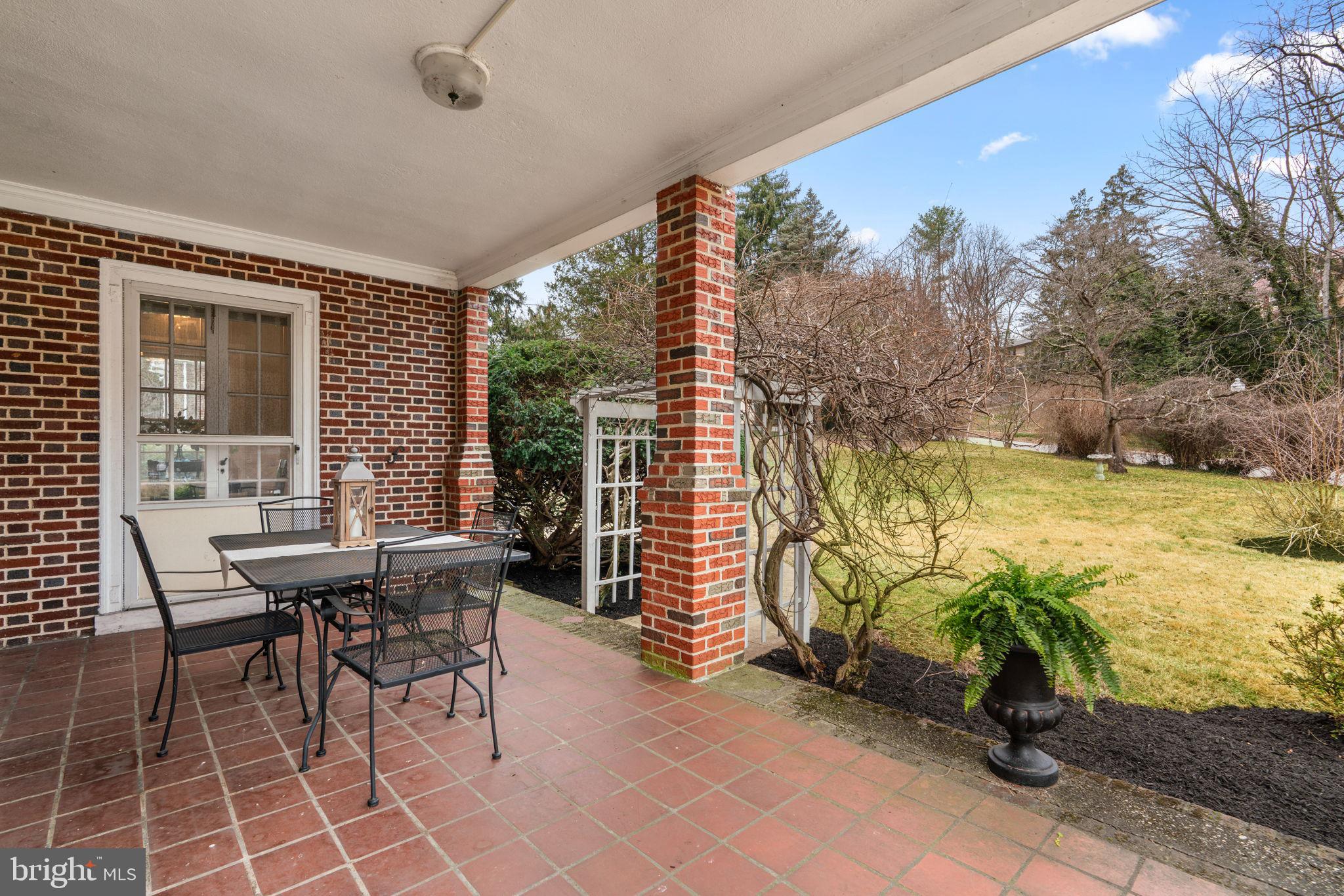 TEN HILLS - Residential