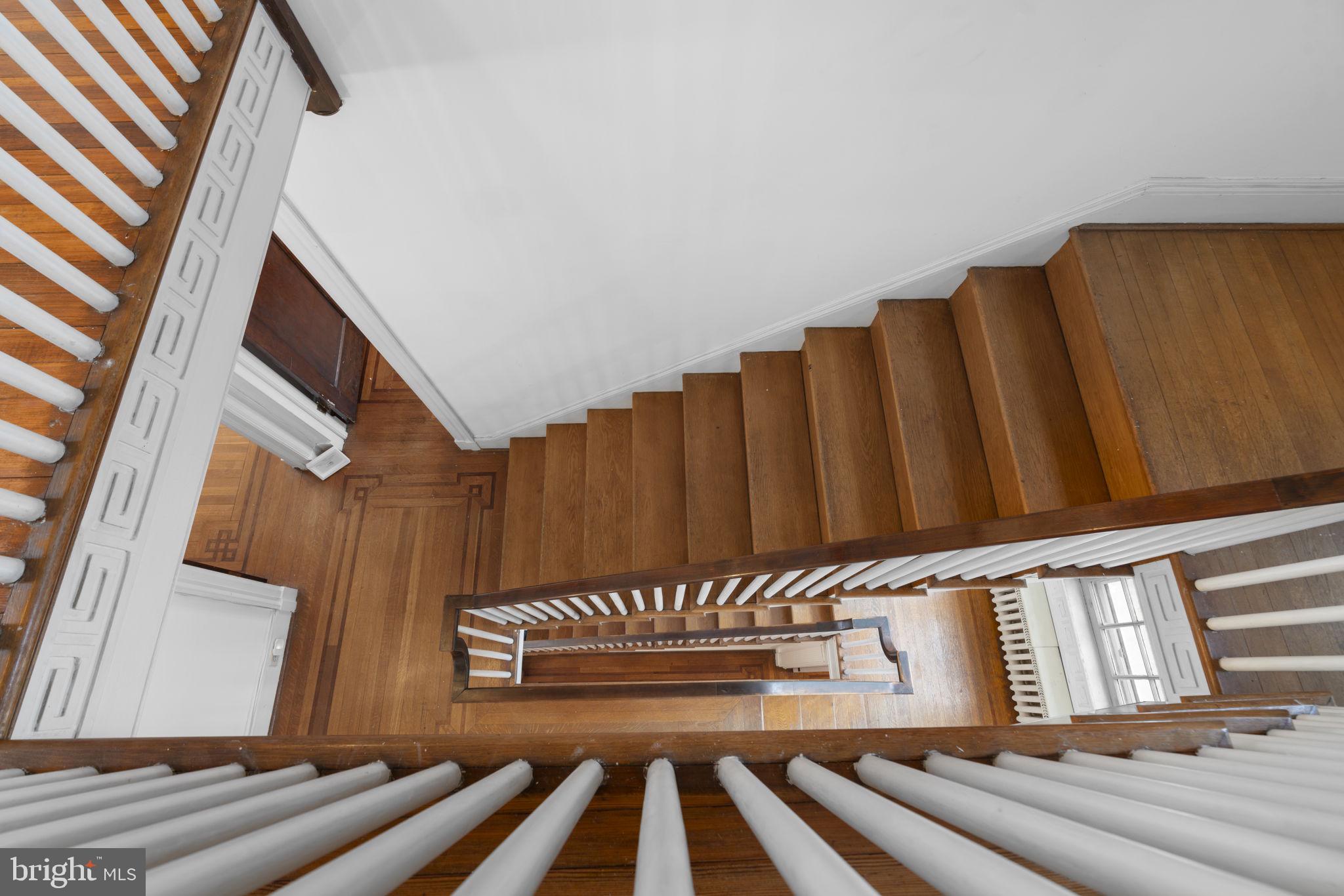 TEN HILLS - Residential