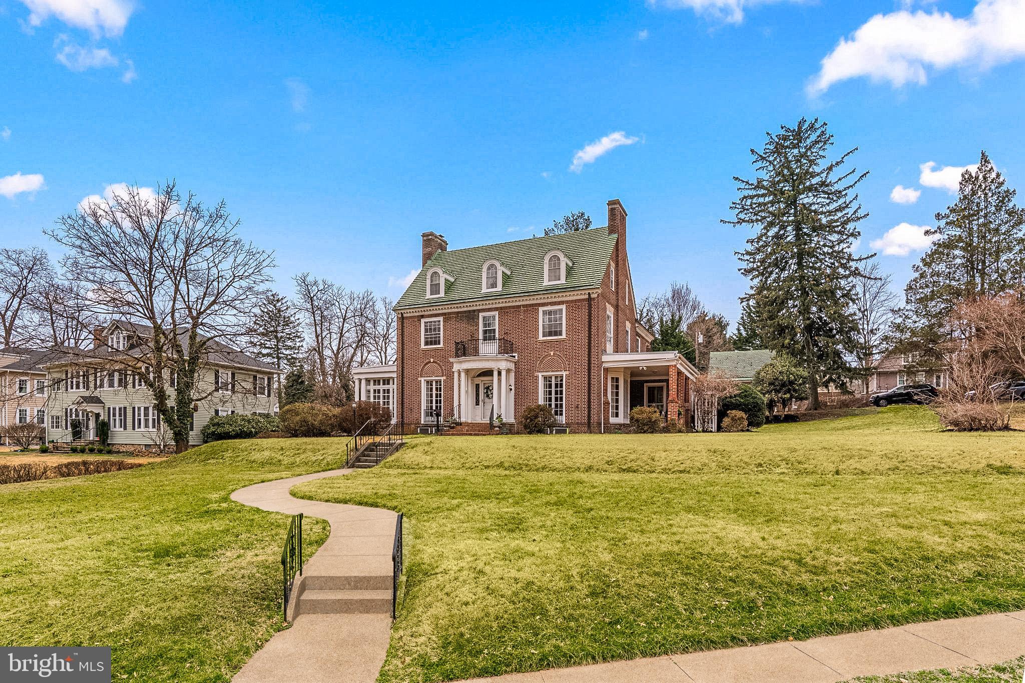 TEN HILLS - Residential