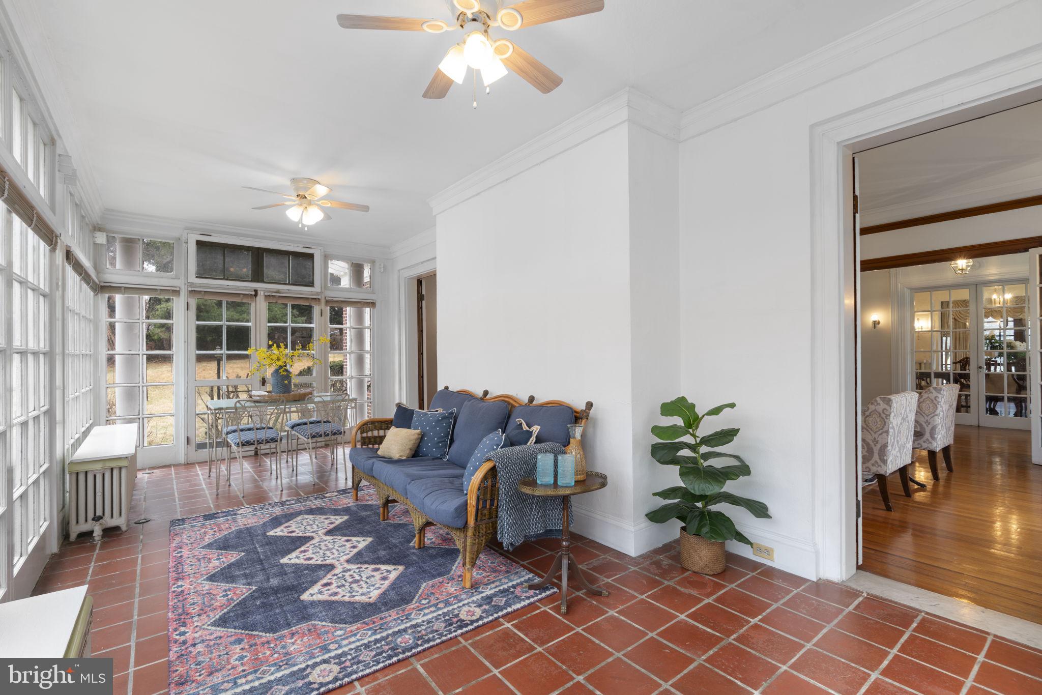 TEN HILLS - Residential