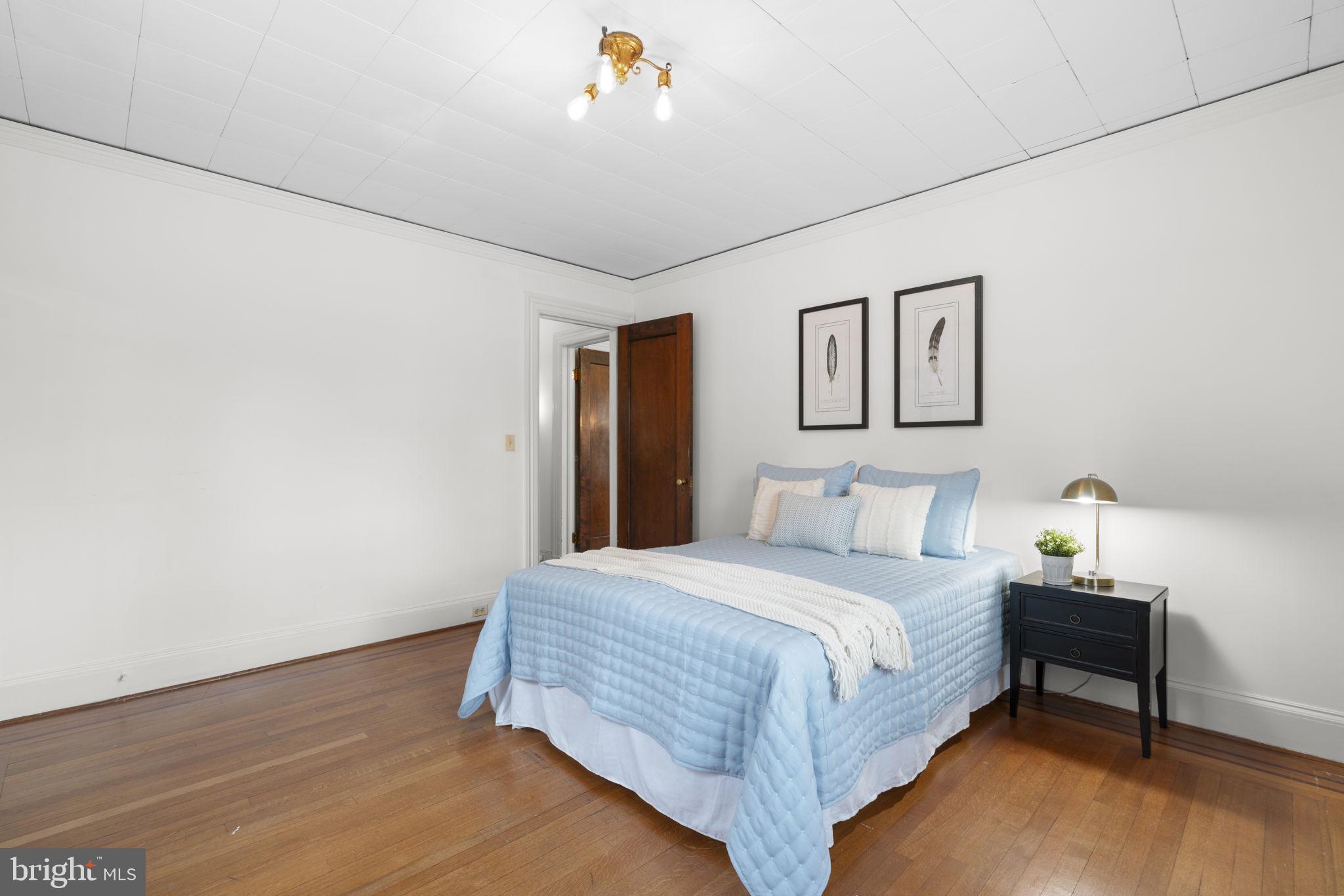 TEN HILLS - Residential