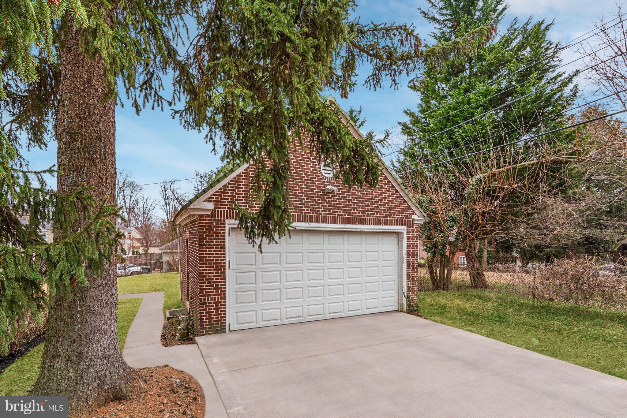 TEN HILLS - Residential