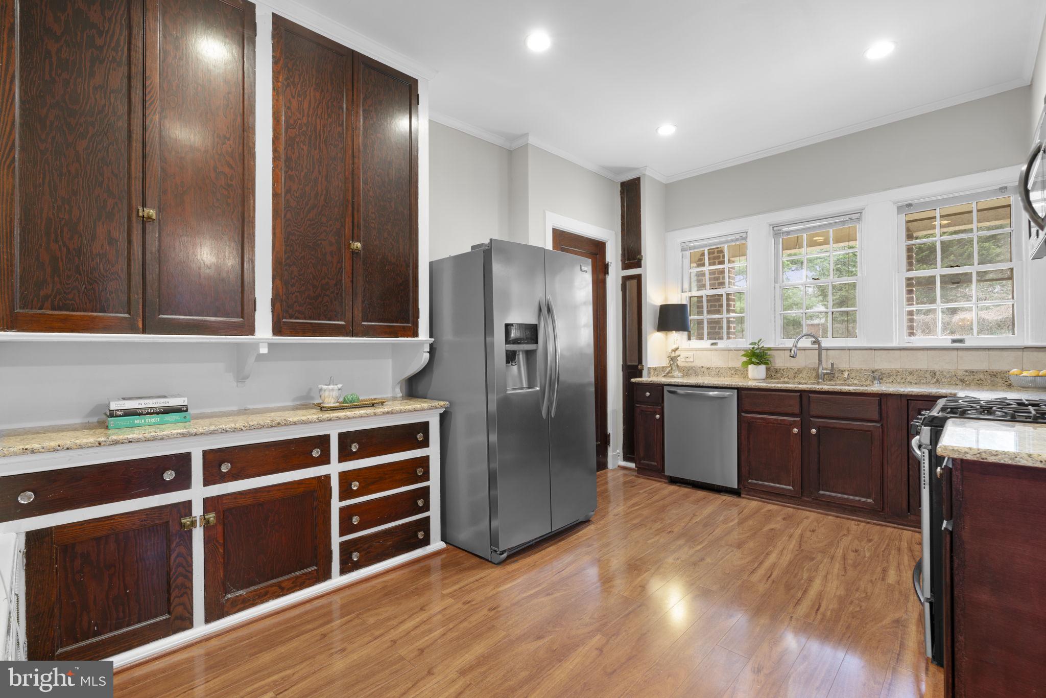 TEN HILLS - Residential