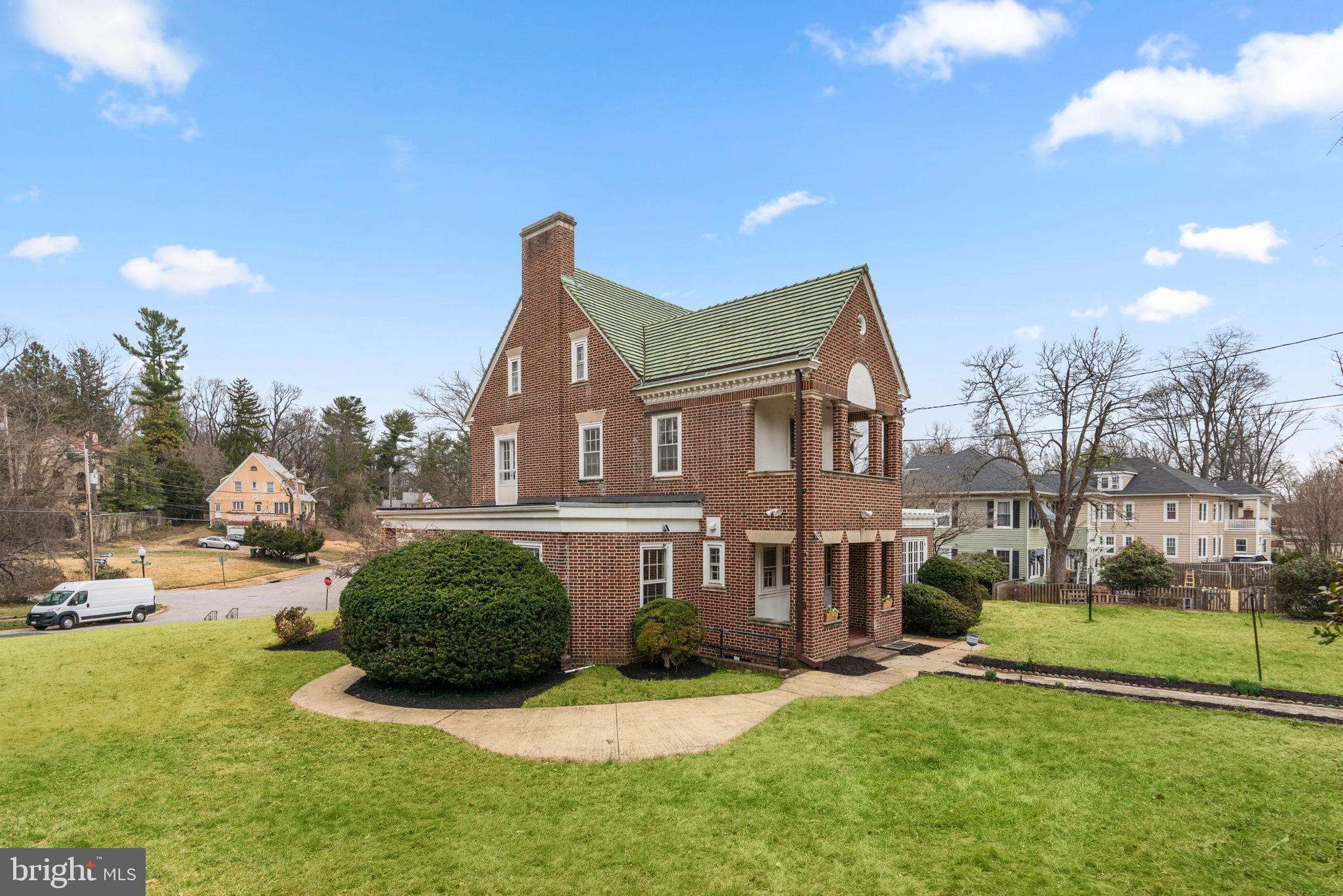 TEN HILLS - Residential