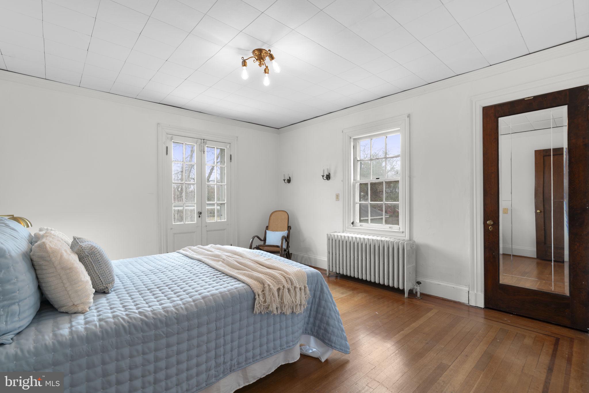 TEN HILLS - Residential