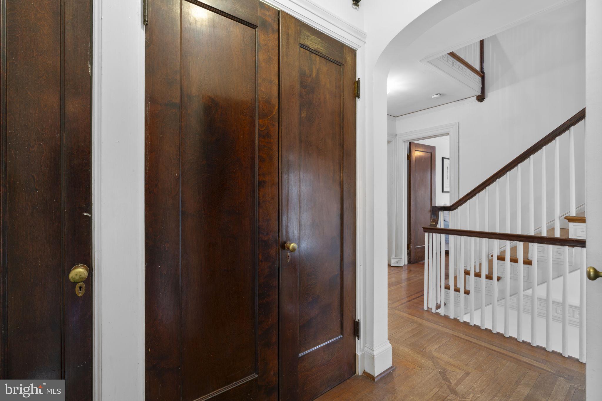 TEN HILLS - Residential