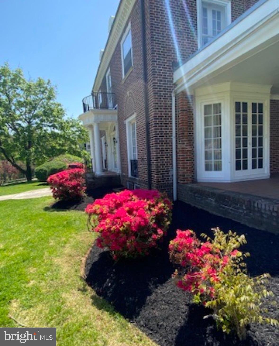 TEN HILLS - Residential