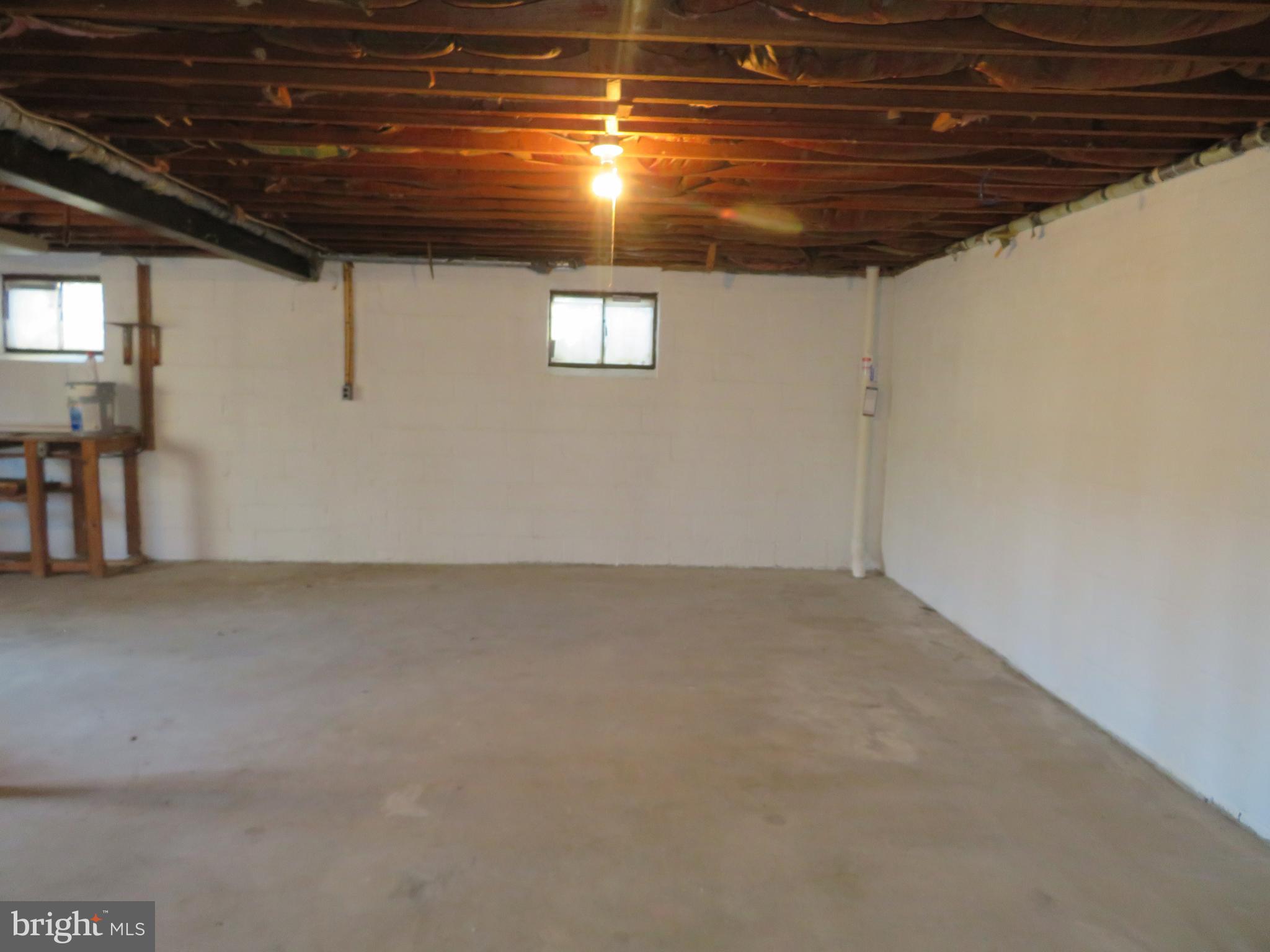 LAKESIDE - Residential Lease