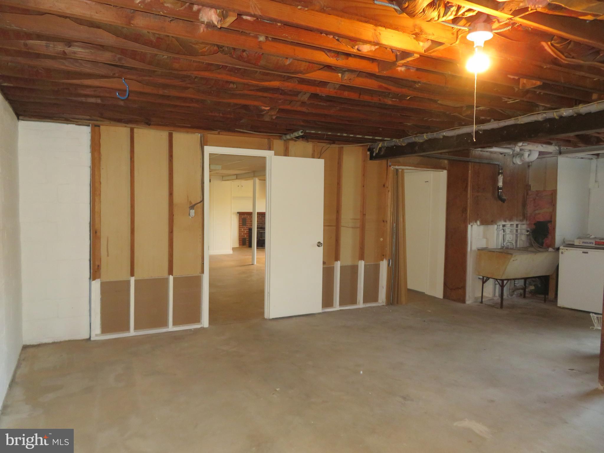 LAKESIDE - Residential Lease