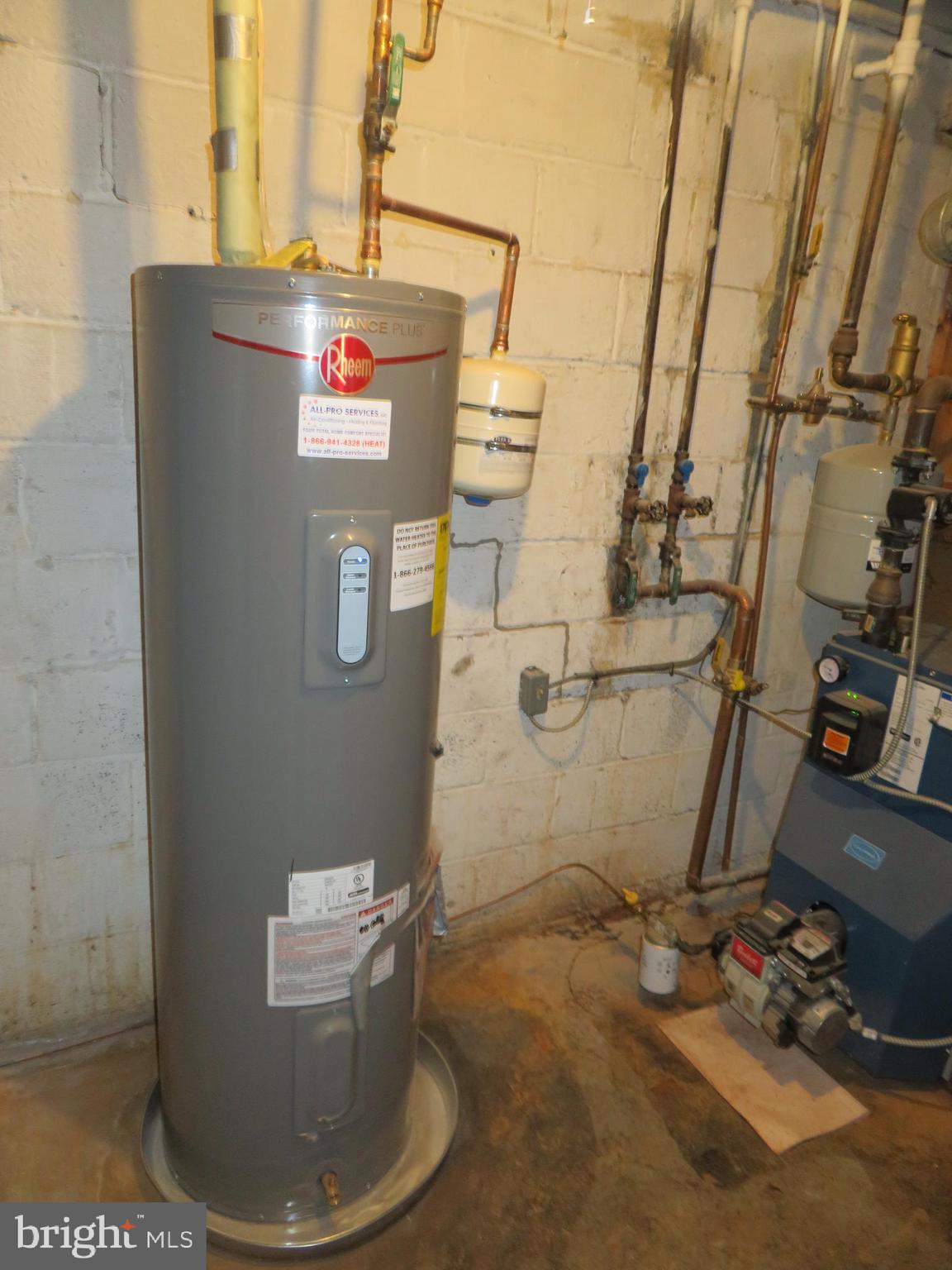 LAKESIDE - Residential Lease