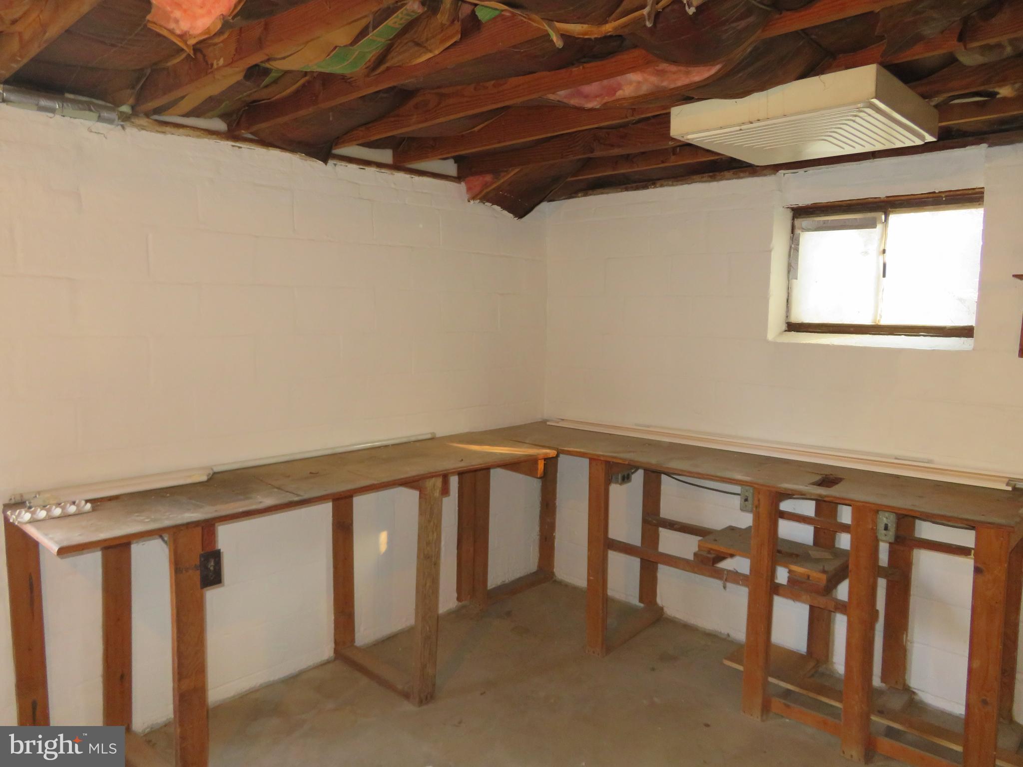 LAKESIDE - Residential Lease