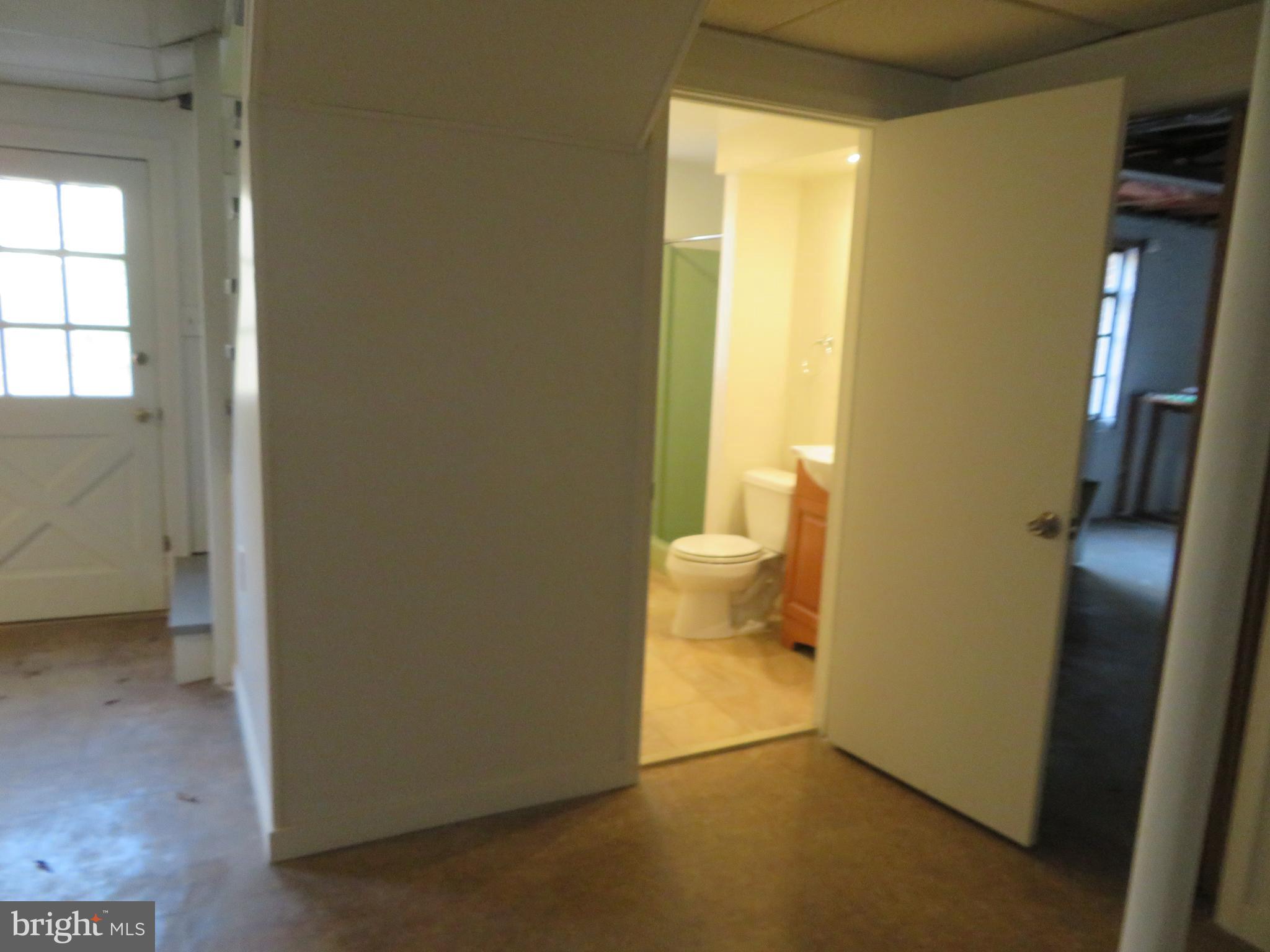 LAKESIDE - Residential Lease