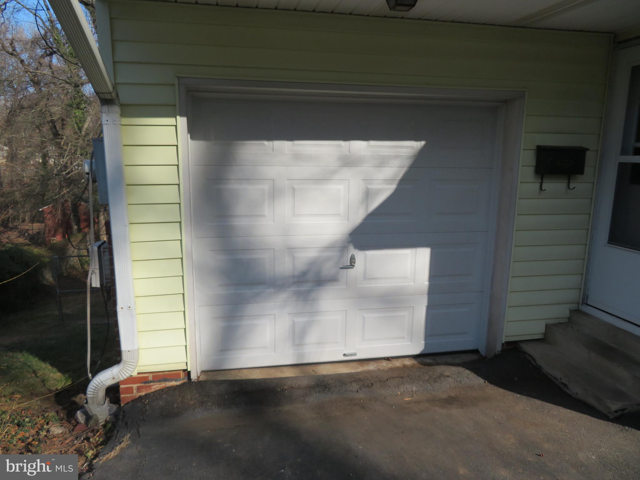 LAKESIDE - Residential Lease