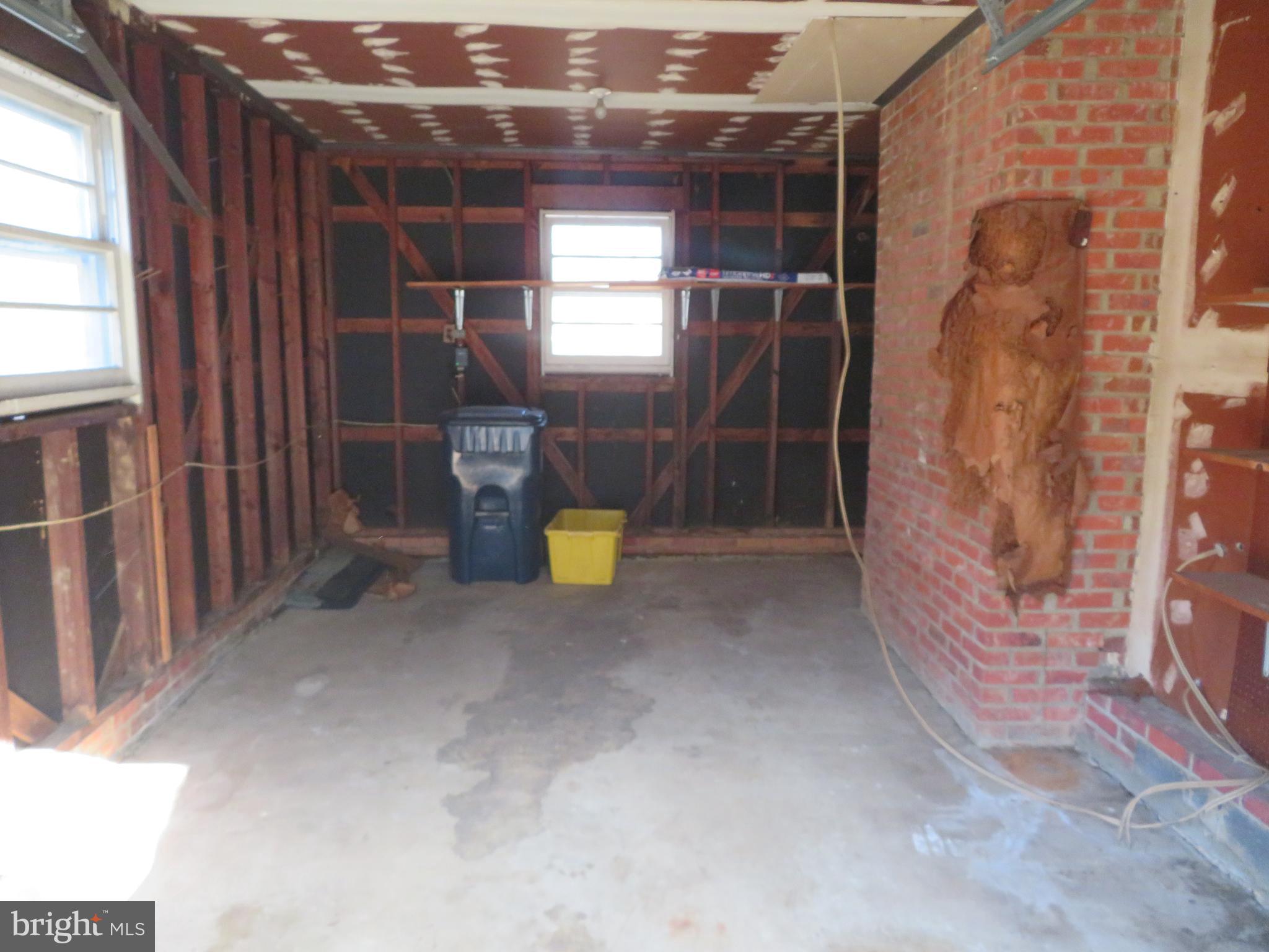 LAKESIDE - Residential Lease